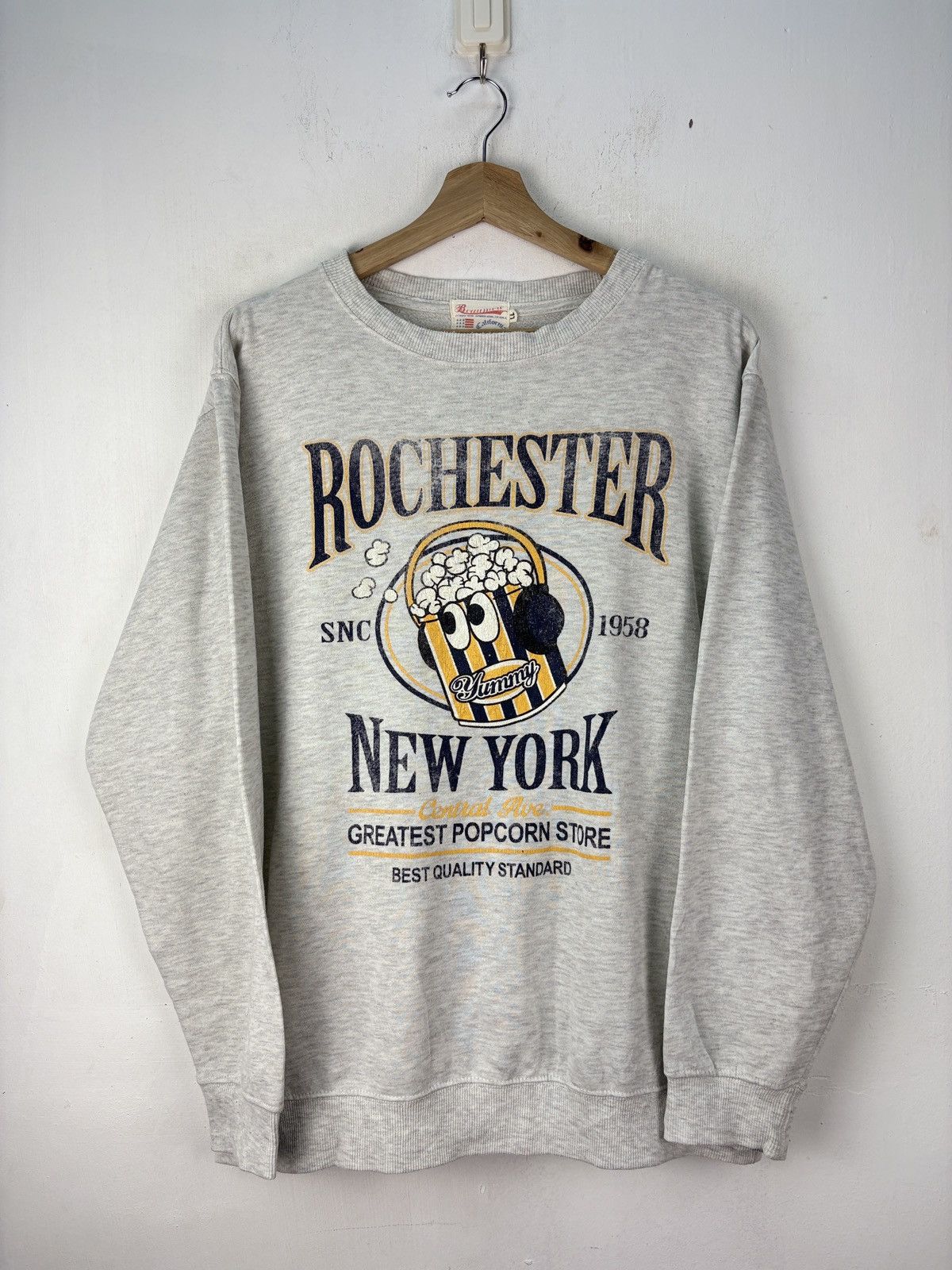 Vintage Vintage 90s New York Graphic Baggy Crewneck Sweatshirt Size US L / EU 52-54 / 3 - 1 Thumbnail