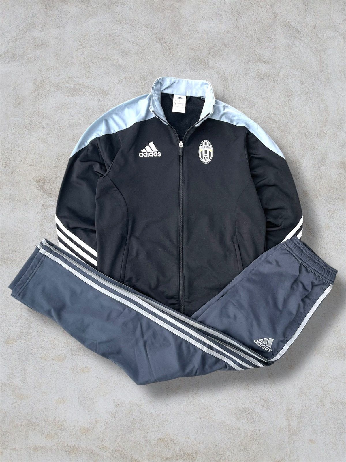 Adidas Adidas Juventus Turin Trainingsanzug Schwarz/Grau S Size US S / EU 44-46 / 1 - 1 Thumbnail