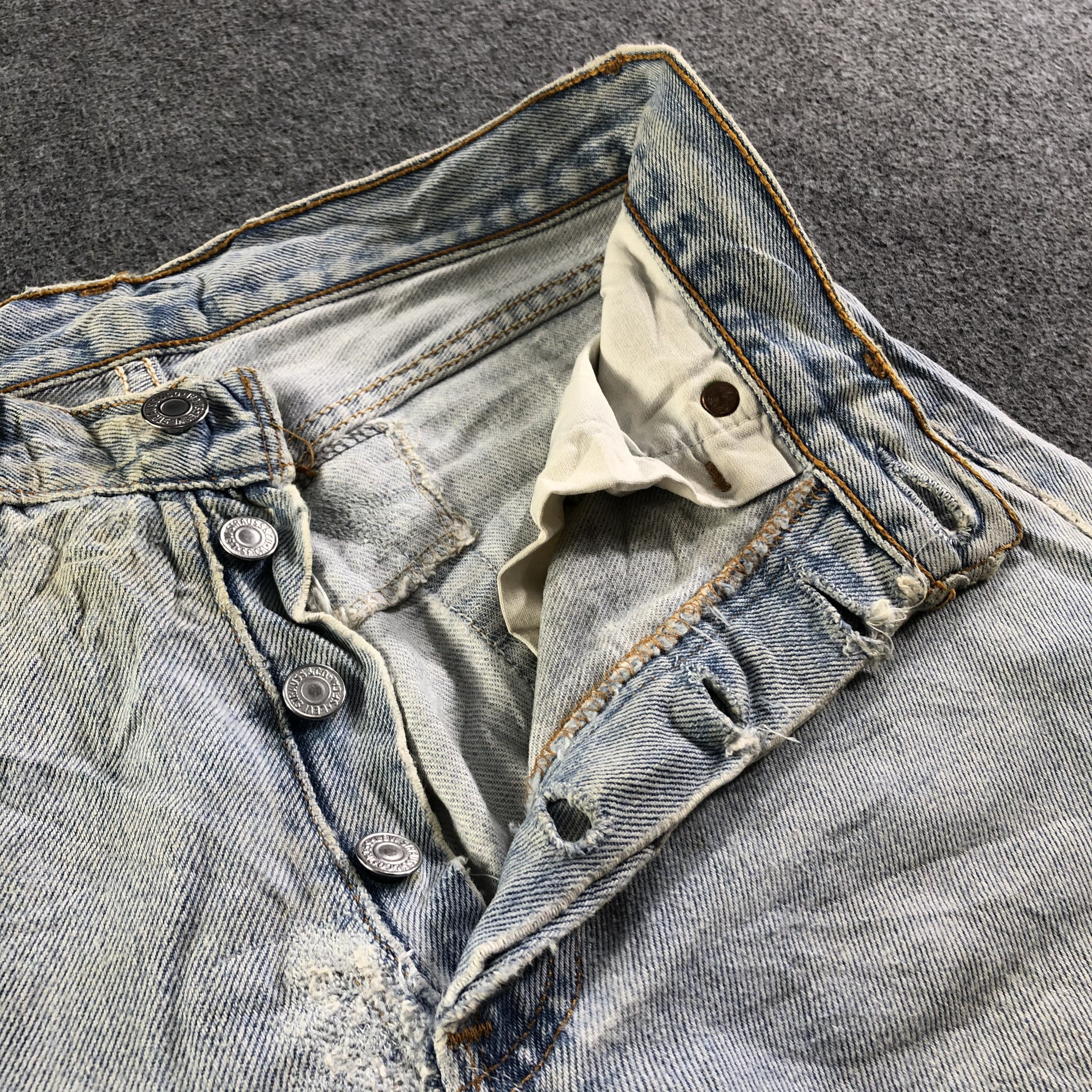 Levi's 90s Vintage Light Wash Levis 501 Jeans-J4021 Size US 28 / EU 44 - 9 Thumbnail
