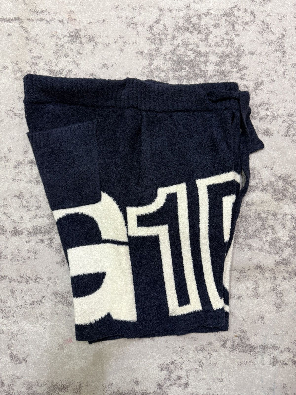 Japanese Brand 1PIU1UGUALE3 relax full print fleece short pants Size US 29 - 7 Thumbnail