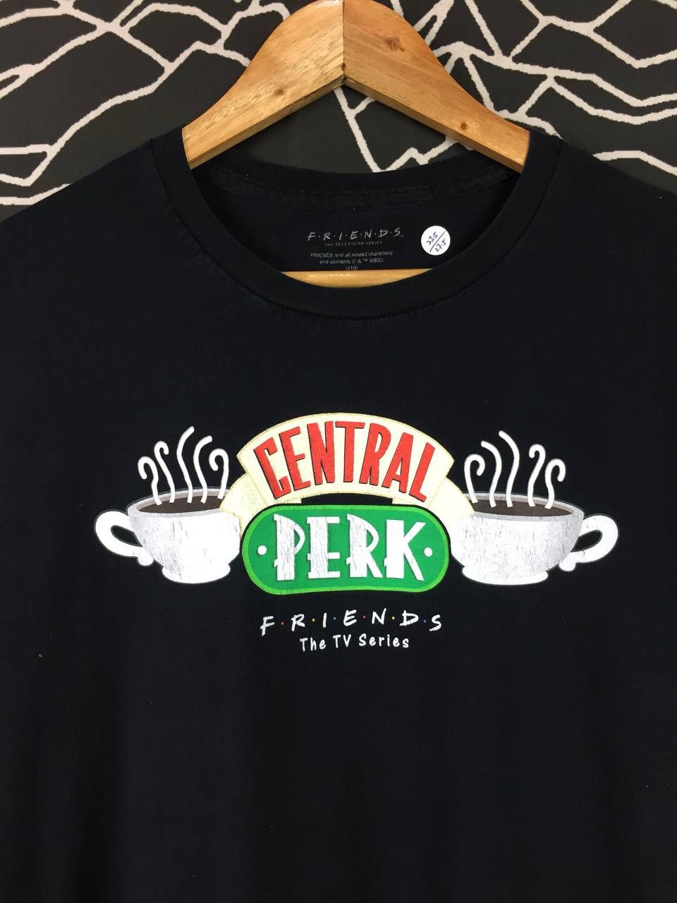 Amongst Friends × Vintage FRIENDS American Comedy TV Series Central Perk Tee Size US XL / EU 56 / 4 - 3 Thumbnail