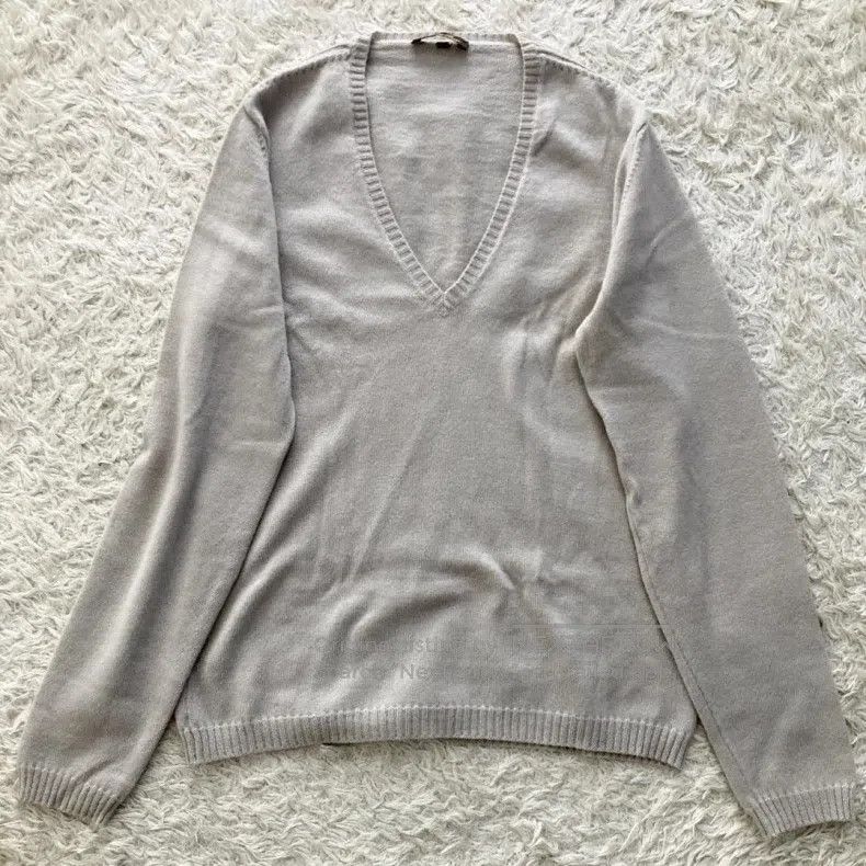Loro Piana Loro Piana V-neck Pure Cashmere Knit Sweater Size S / US 4 / IT 40 - 1 Thumbnail