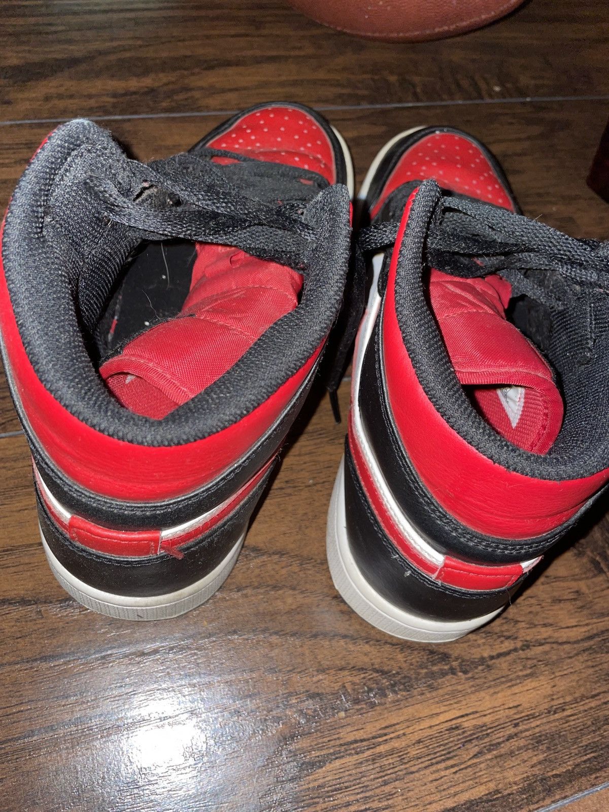 Jordan Brand Jordan 1 Red Black White Size US 7.5 / EU 40-41 - 3 Thumbnail