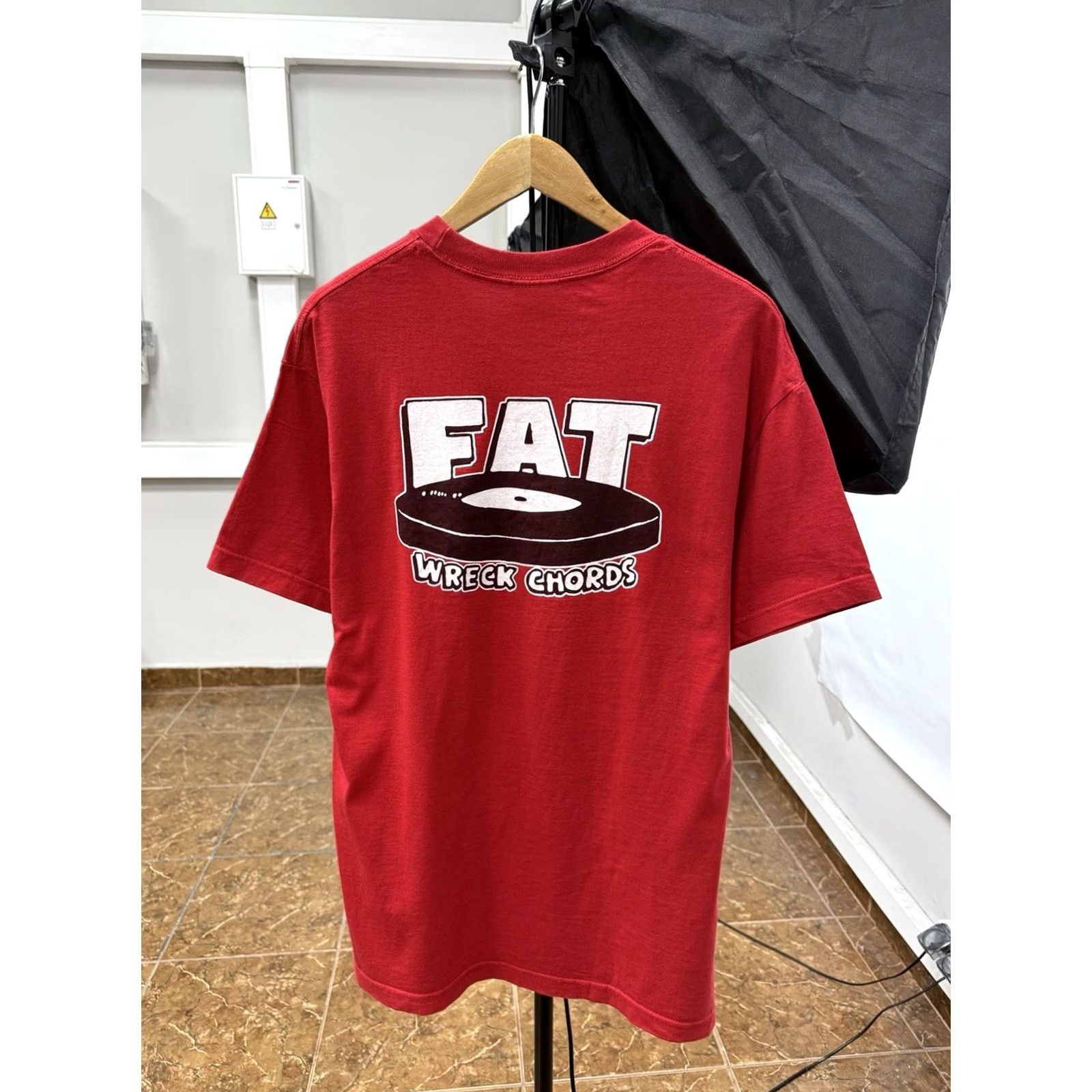 Vintage VINTAGE Fat Wreck Chords Punk Rock USA Label T-Shirt NOFX Size L Red/Gray Mens Shirt Size US L / EU 52-54 / 3 - 2 Thumbnail