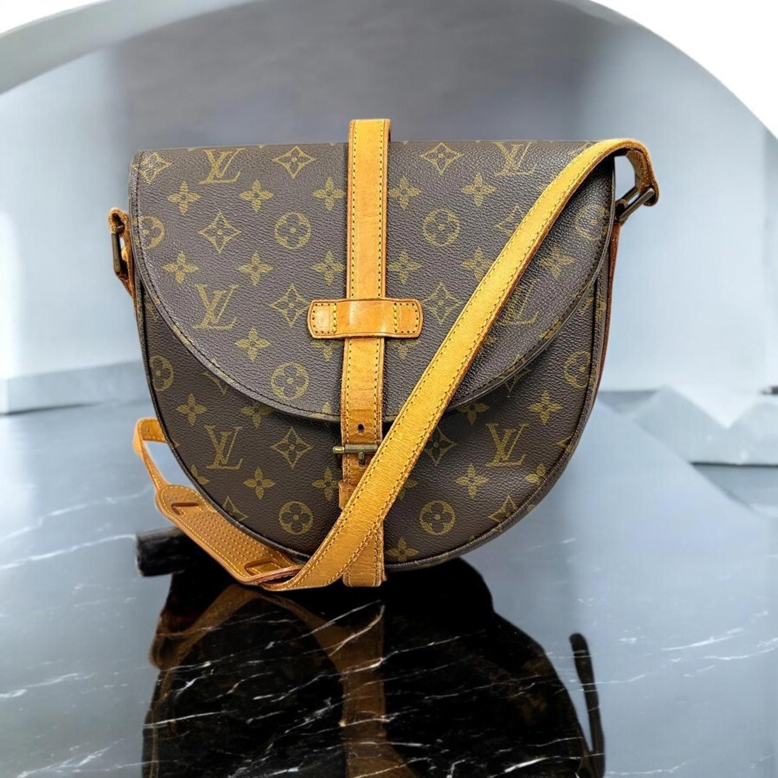 Louis Vuitton Louis Vuitton - Monogram Canvas Crossbody Shoulder Bag Size ONE SIZE - 1 Thumbnail