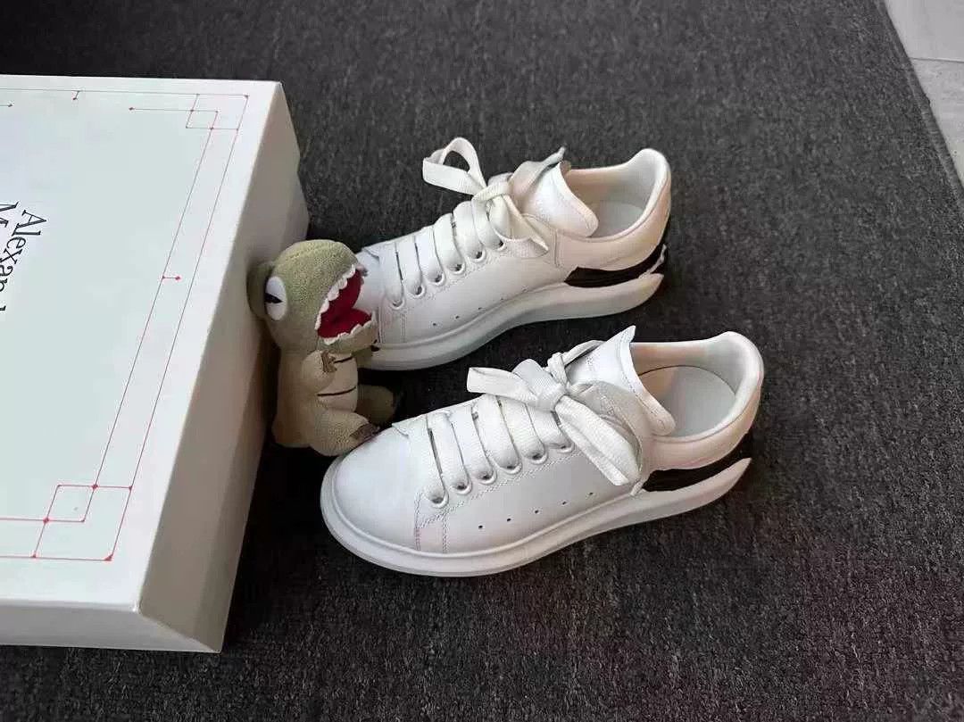 Alexander McQueen McQueen new white sneakers Size US 5 / IT 35 - 1 Thumbnail