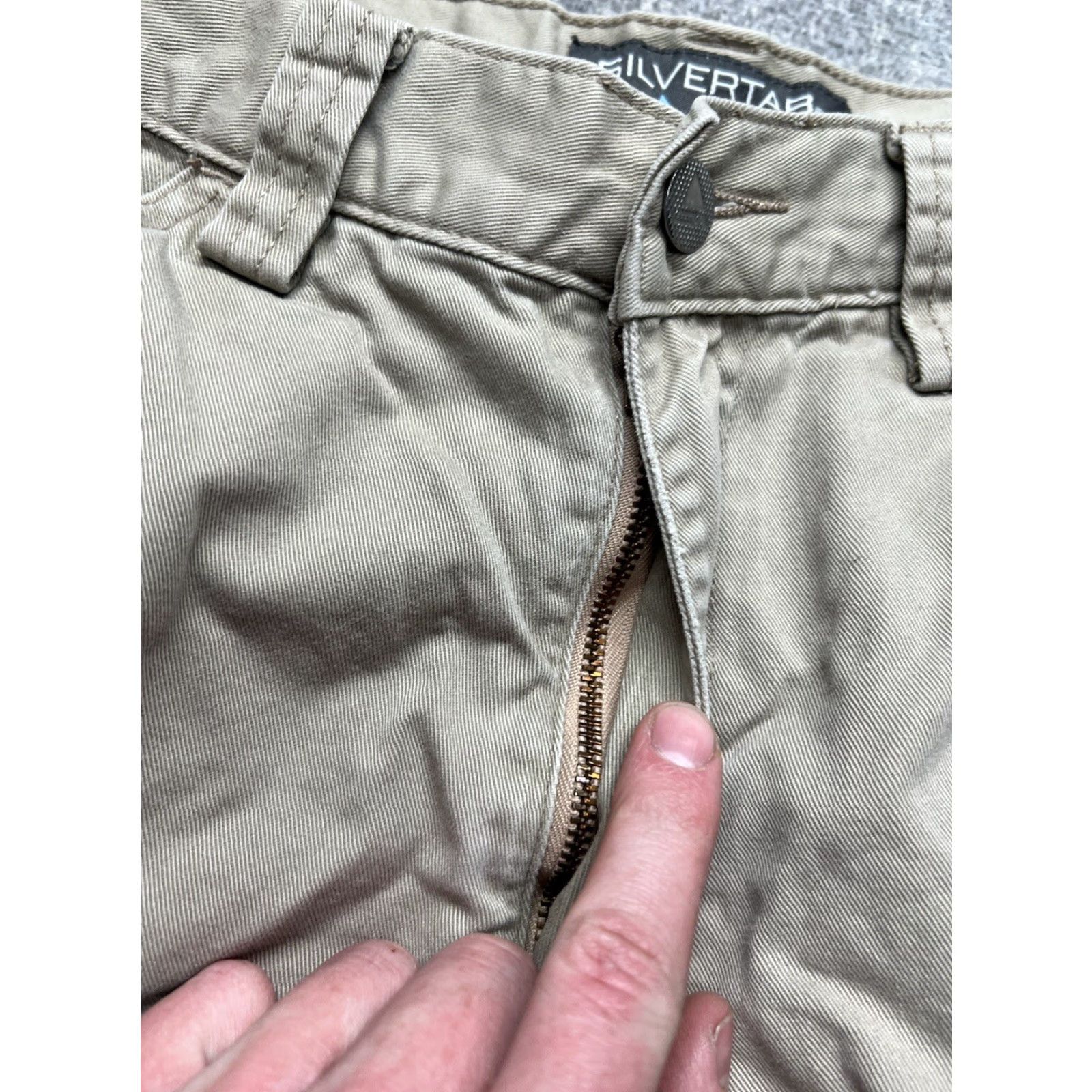 Levi's VINTAGE Levi's SilverTab Cargo Shorts Size 30 Men’s Beige Tan 10” Denim 5-Pocket Design Distressed Relaxed Size US 30 / EU 46 - 3 Thumbnail