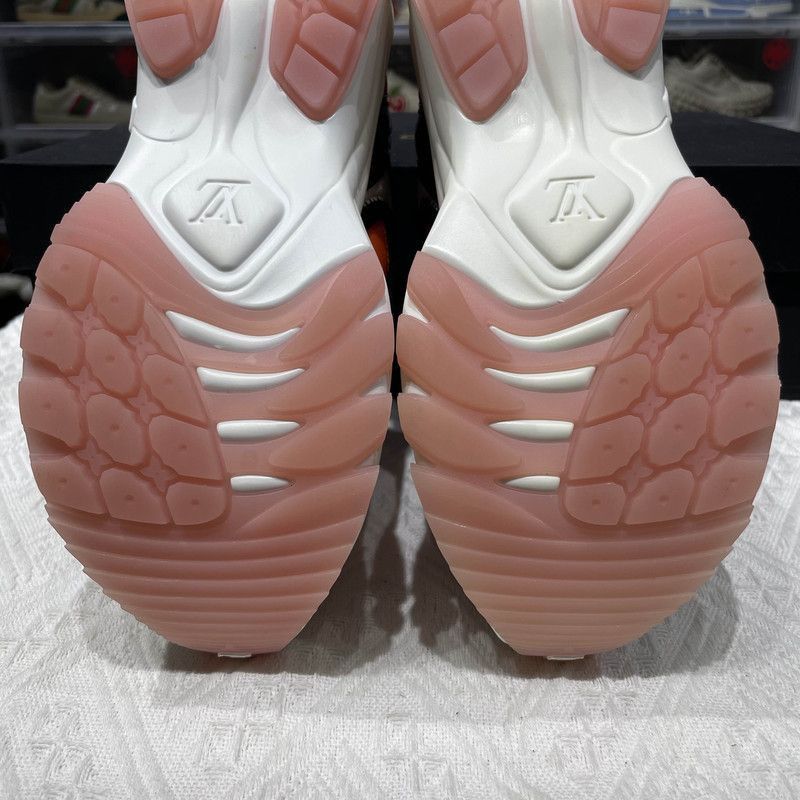 Louis Vuitton Louis Vuitton Run 55 Casual Sneakers for Women -2505 Size US 6 / IT 36 - 5 Thumbnail