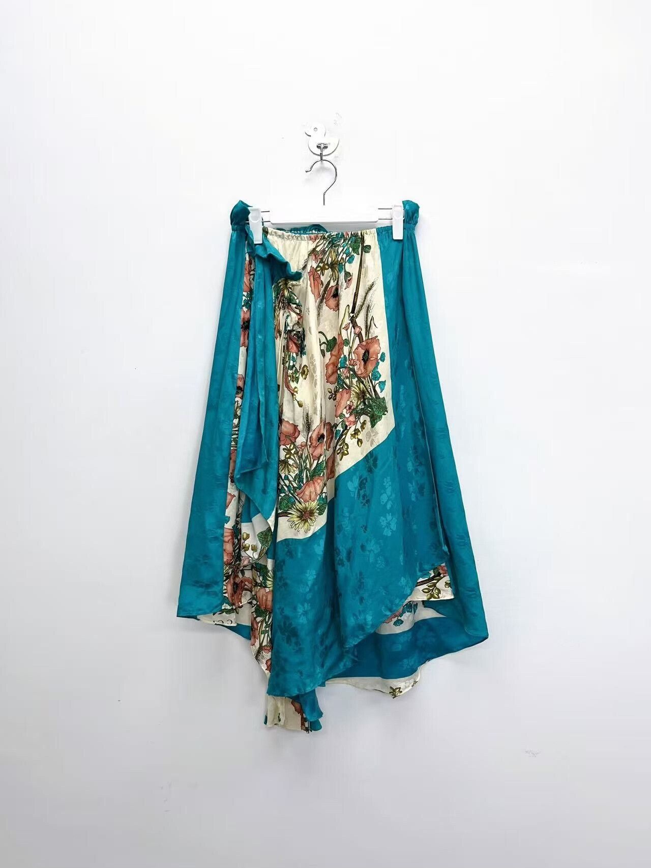 Gucci gucci floral silk tiered midi skirt Size 42" / US 20 - 1 Thumbnail