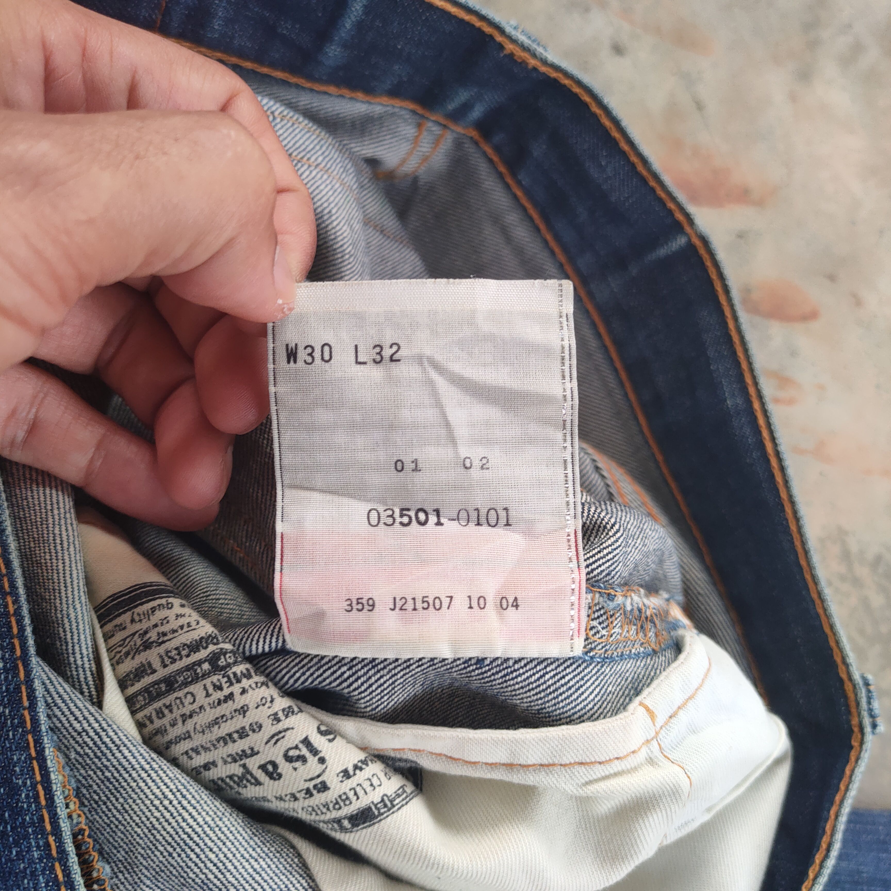 Levi's Vintage Clothing VINTAGE LEVI'S 501 FADED RIPPED DISTRESSED JEAN DENIM PANTS Size US 30 / EU 46 - 14 Thumbnail