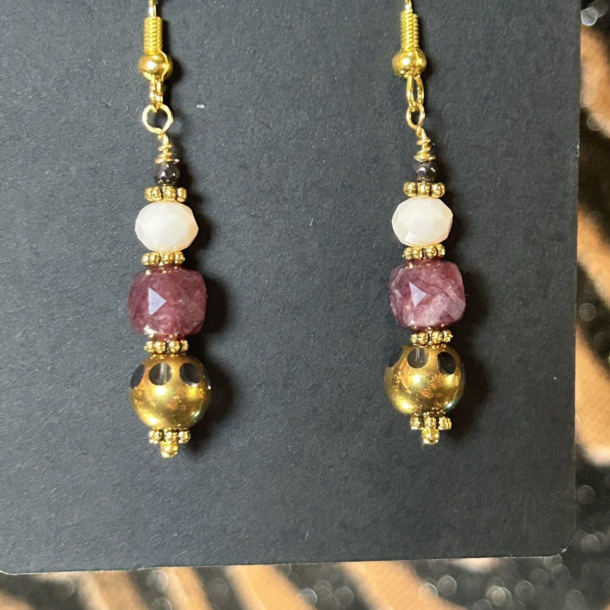 Handmade Handcrafted elegant di-cut smoky glass almandine earrings Size ONE SIZE - 2 Thumbnail