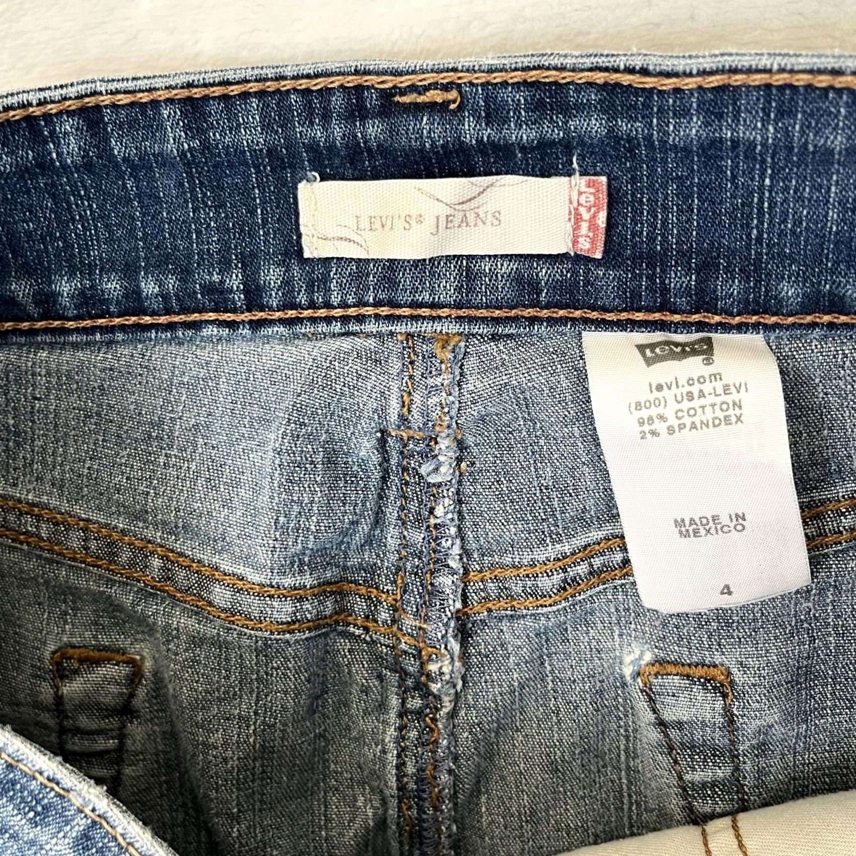 Levi's VINTAGE Levi's Skirt Womens 4 Blue Denim Raw Hem Mini Stretch 5 Pocket Casual Jeans Y2K Size 27" / US 4 / IT 40 - 6 Thumbnail