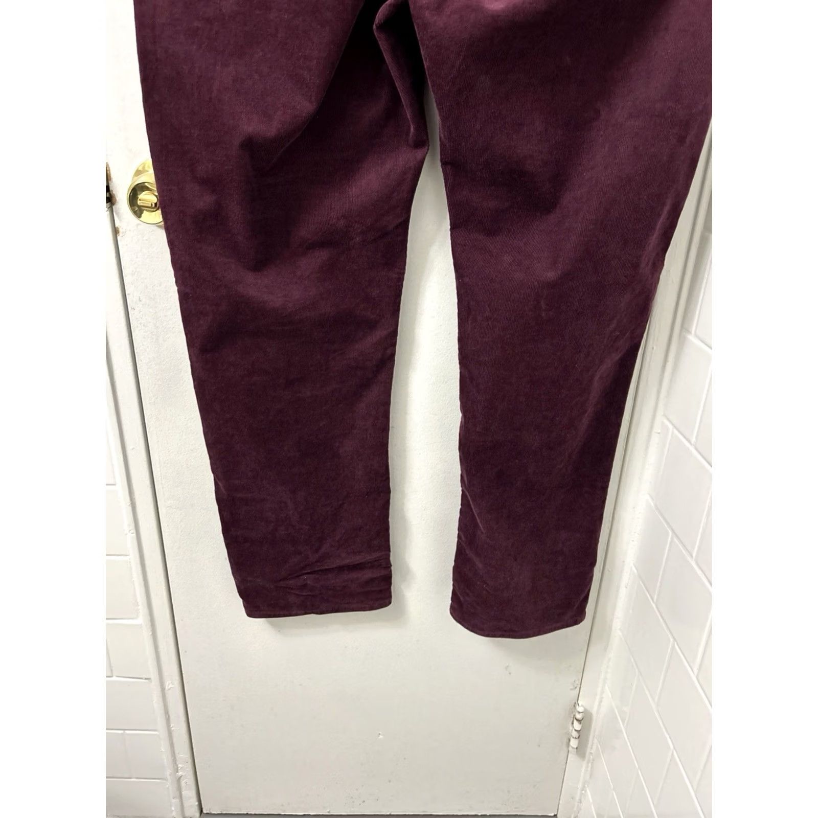 Gap Gap Pants Womens Size 42x30 Burgundy Corduroy Straight Leg Stretch Trousers Size 28" / US 6 / IT 42 - 7 Thumbnail