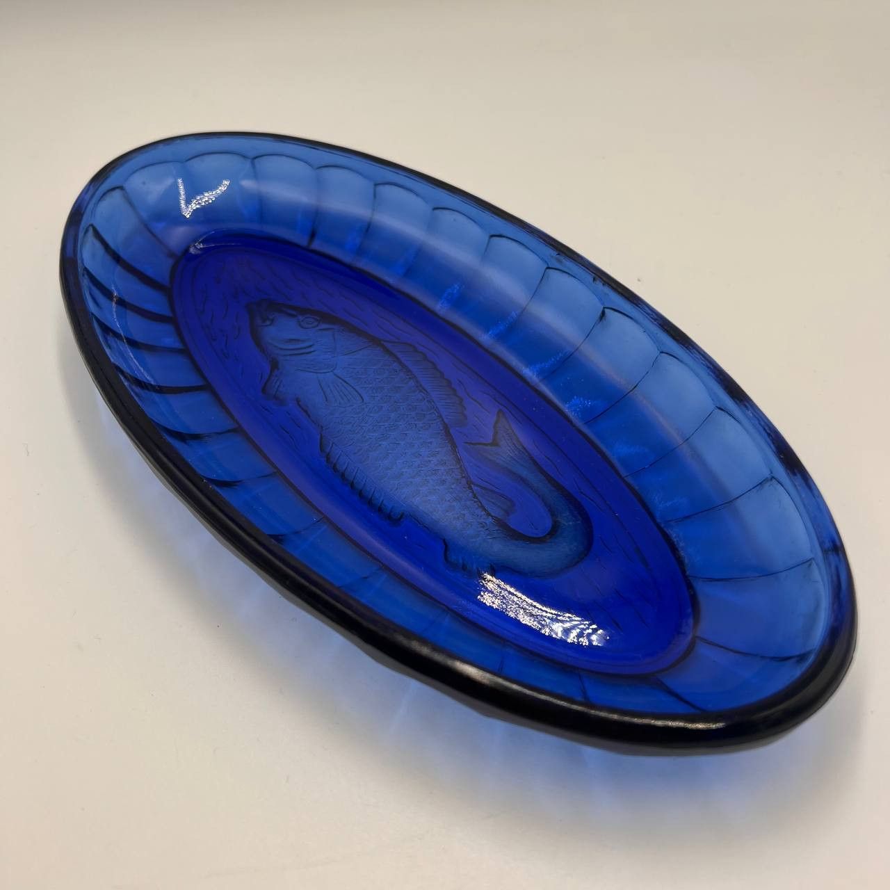 Vintage Vintage Cobalt Pressed Glass Dish Fish Carp Neman Factory Size ONE SIZE - 4 Thumbnail