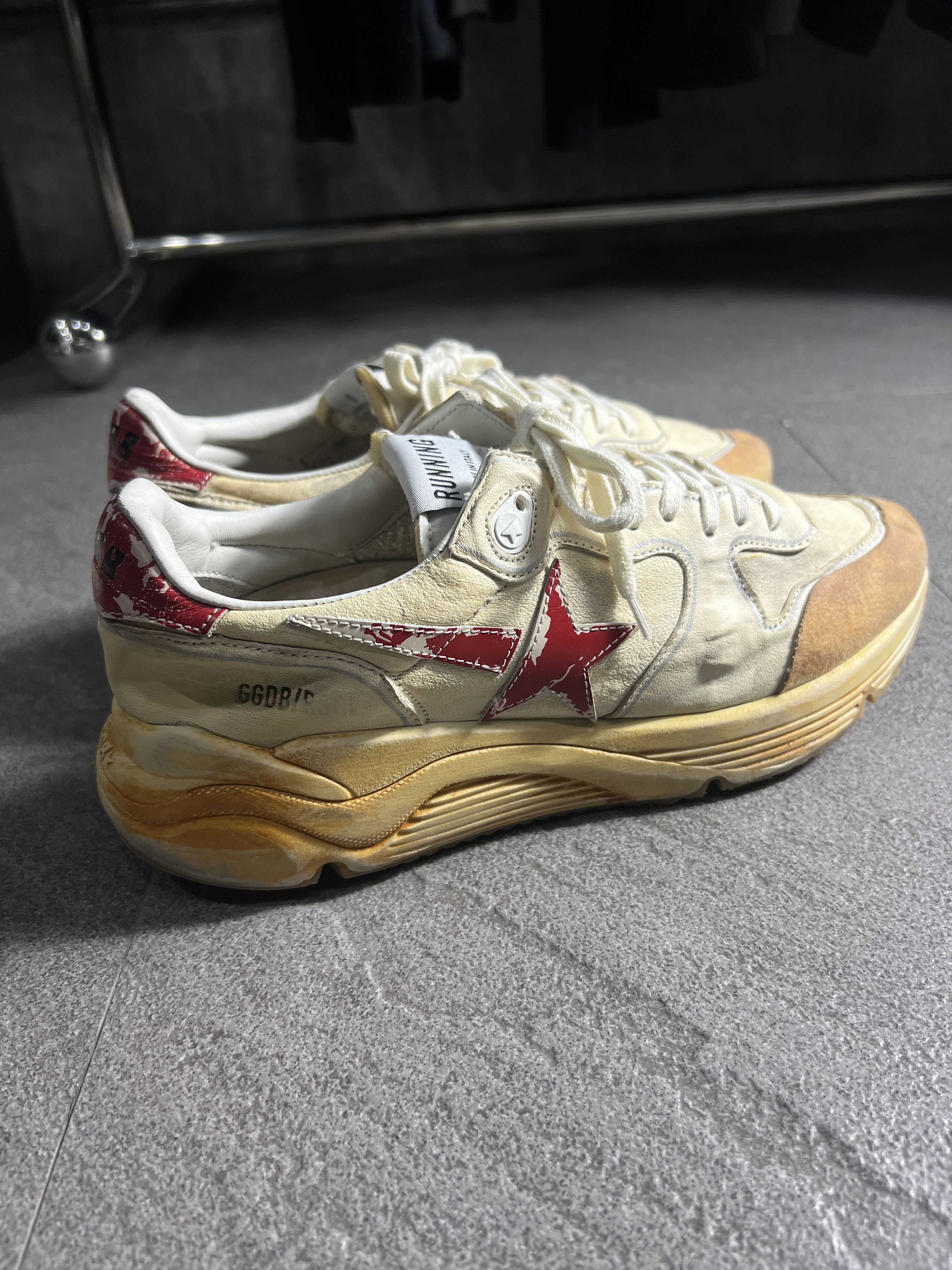 Golden Goose Golden Goose Running Sole Cream Red Star Size 36 Size US 7 / EU 40 - 3 Thumbnail