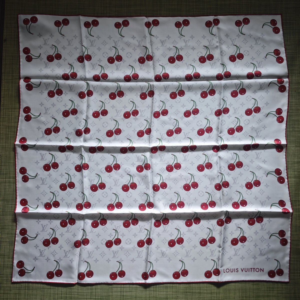 Louis Vuitton × Takashi Murakami Louis Vuitton x Murakami Cerise/Cherries silk scarf Size ONE SIZE - 1 Thumbnail