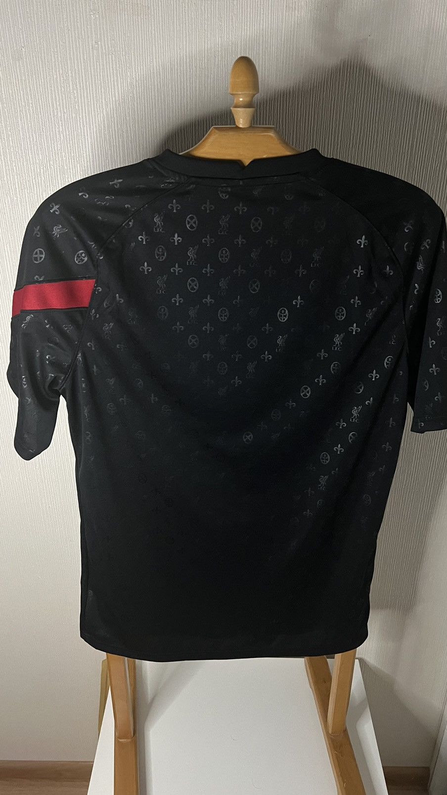 Nike New balance FC Liverpool Nike Y2K rare monogram jersey Size US M / EU 48-50 / 2 - 4 Thumbnail