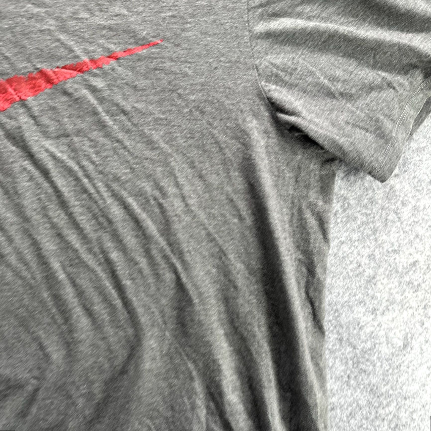 Nike VINTAGE Nike Shirt Mens Extra Large Gray Red Embroidered Swoosh Logo Athletic Cut Size US XL / EU 56 / 4 - 7 Thumbnail
