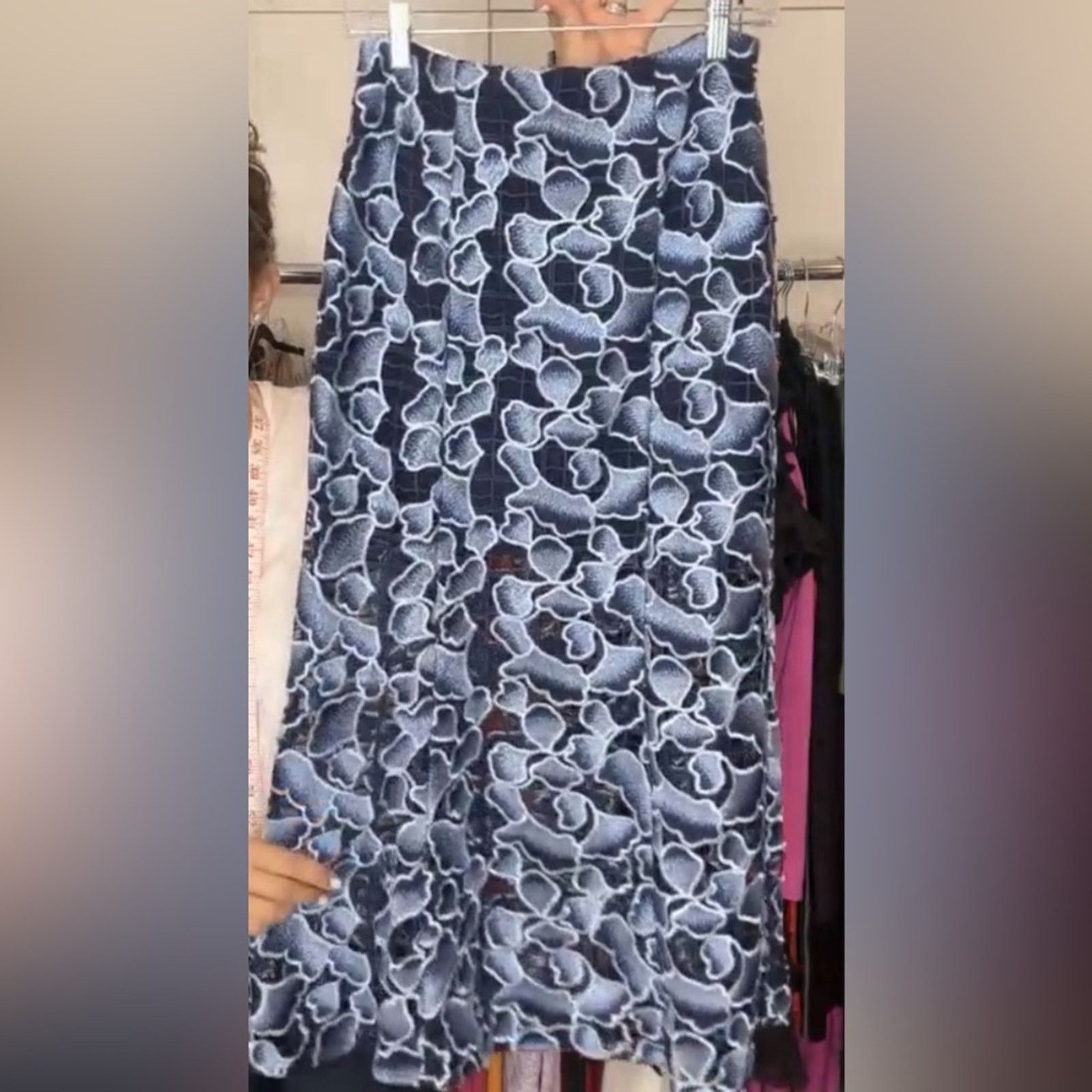 ELLIATT NWT Elliatt $300 Blue Floral Midi Skirt Size S Size 27" / US 4 / IT 40 - 6 Thumbnail