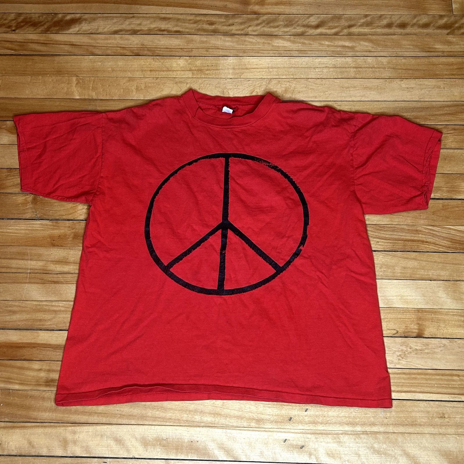 Vintage Vintage 90s Red Peace T-Shirt Size US M / EU 48-50 / 2 - 1 Thumbnail