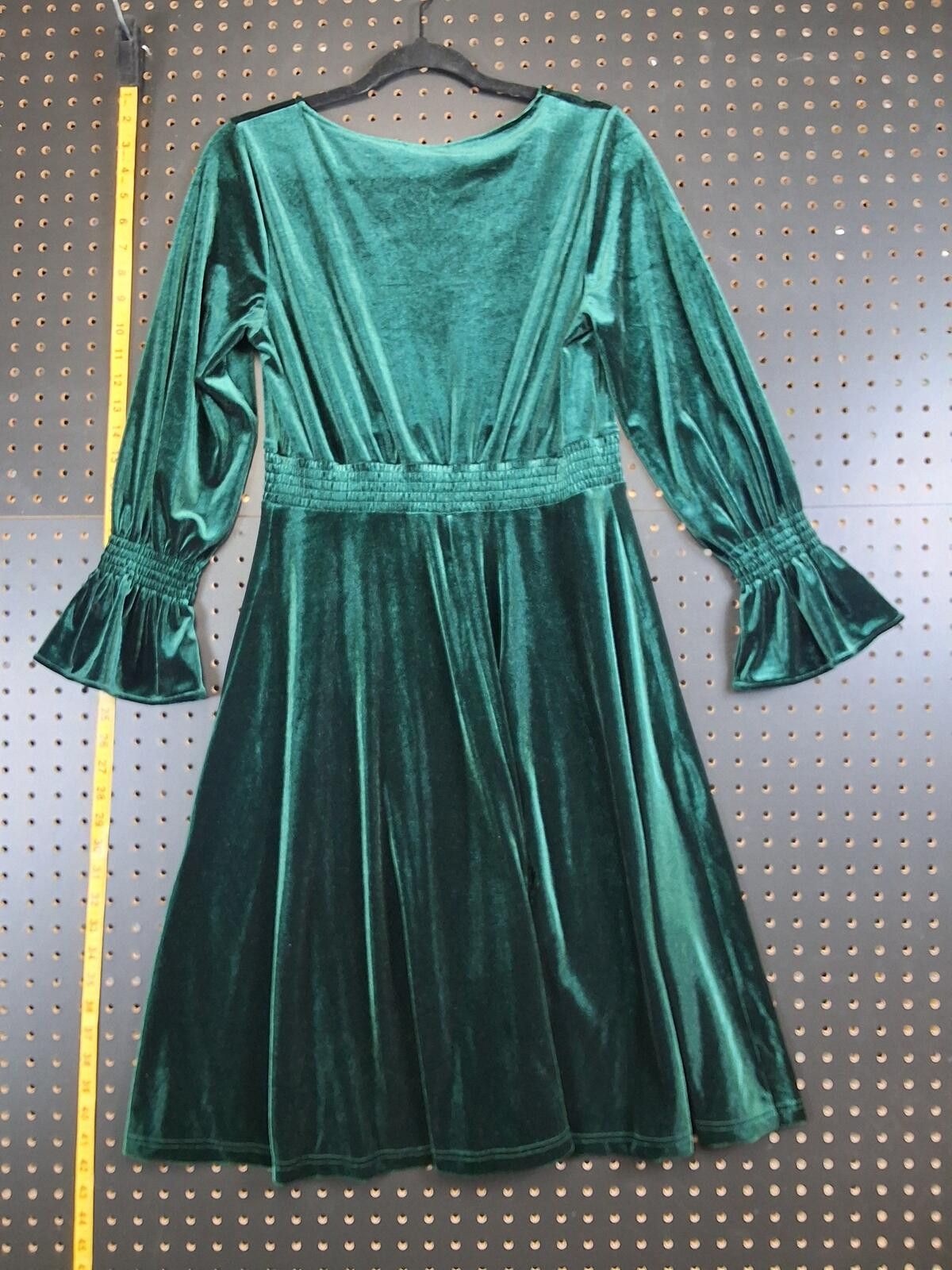Other Green Velvet Dress with Smocked Waist & Flared Sleeve Large Size L / US 10 / IT 46 - 4 Thumbnail