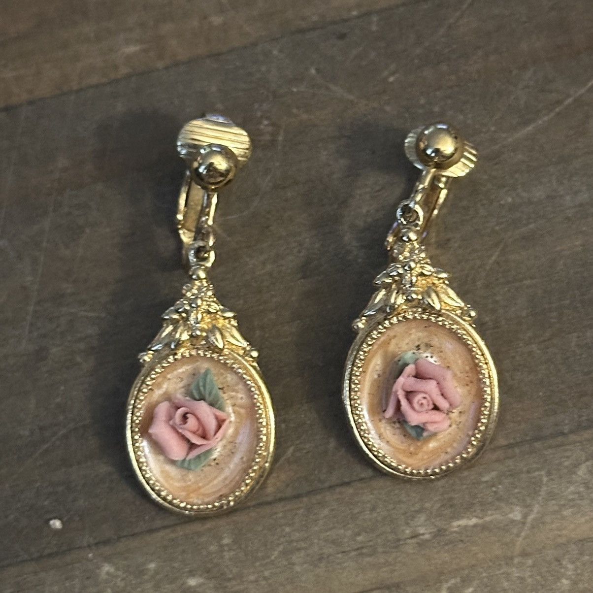Vintage Vintage Avon Victorian Rose dangle earrings Size ONE SIZE - 4 Thumbnail