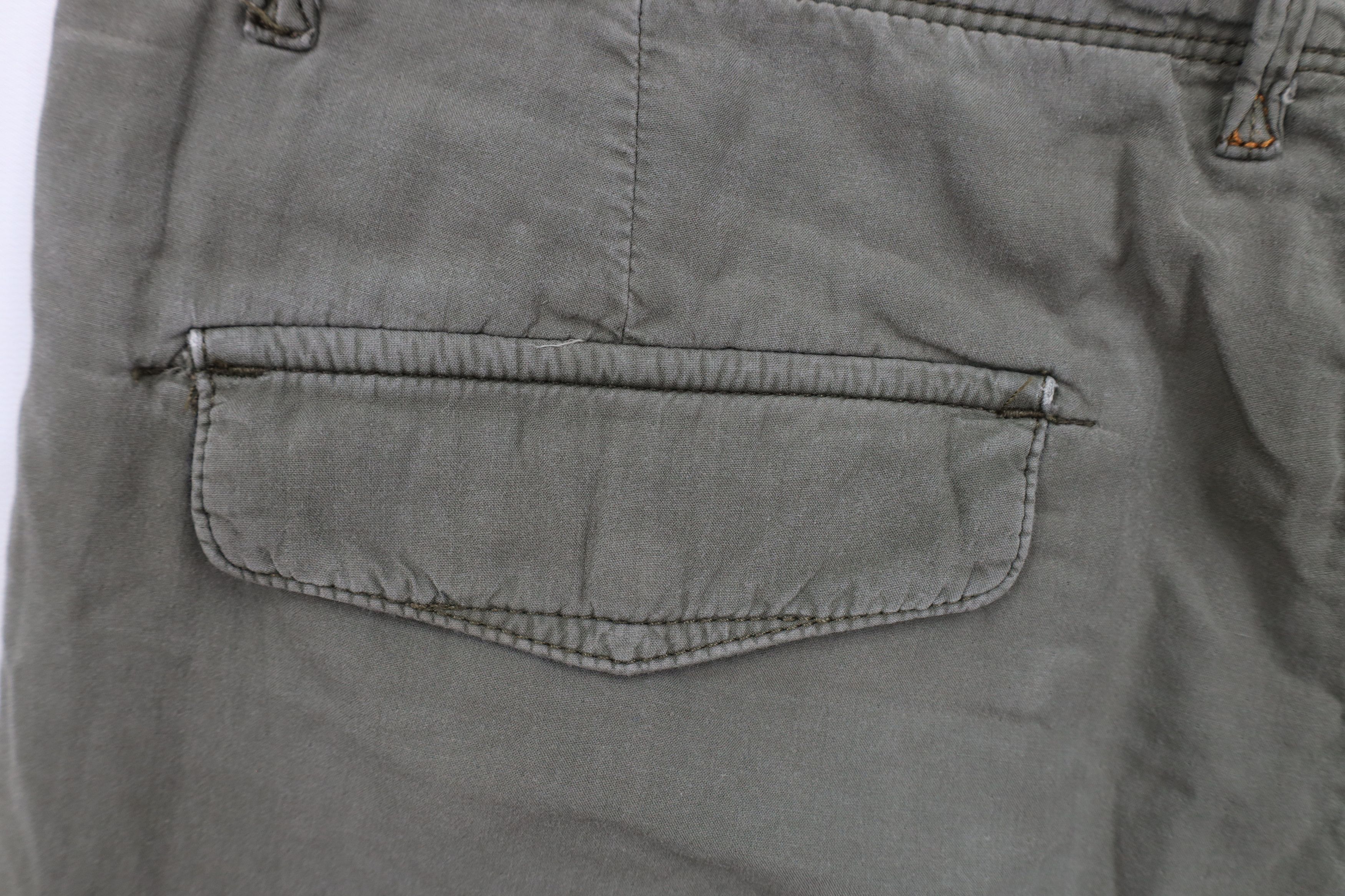Tommy Bahama × Vintage Vintage Tommy Bahama Above Knee Cotton Cargo Shorts Green Size US 33 - 12 Thumbnail