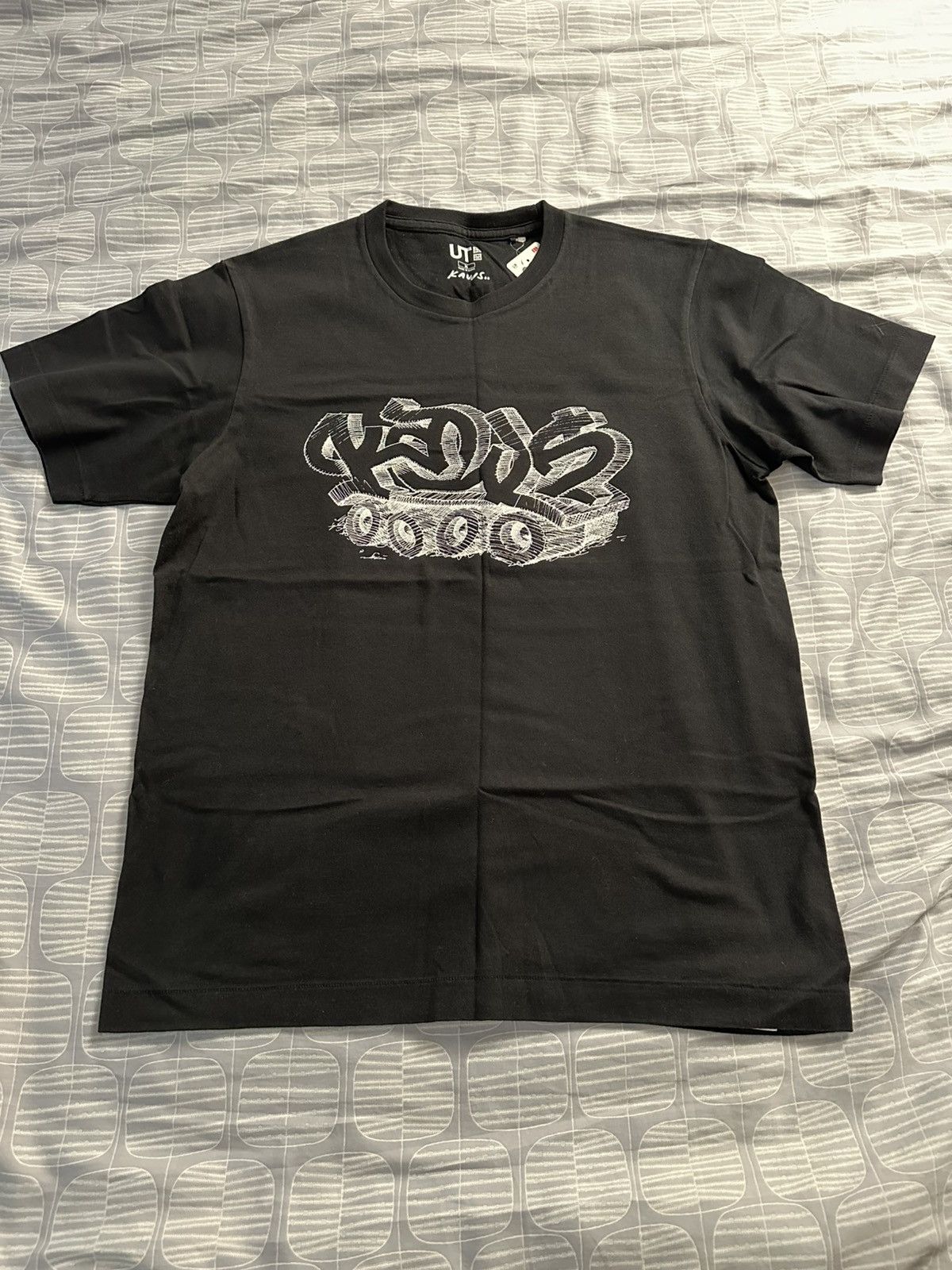 Kaws × Uniqlo Uniqlo x Kaws Graffiti Tee Size US M / EU 48-50 / 2 - 1 Thumbnail