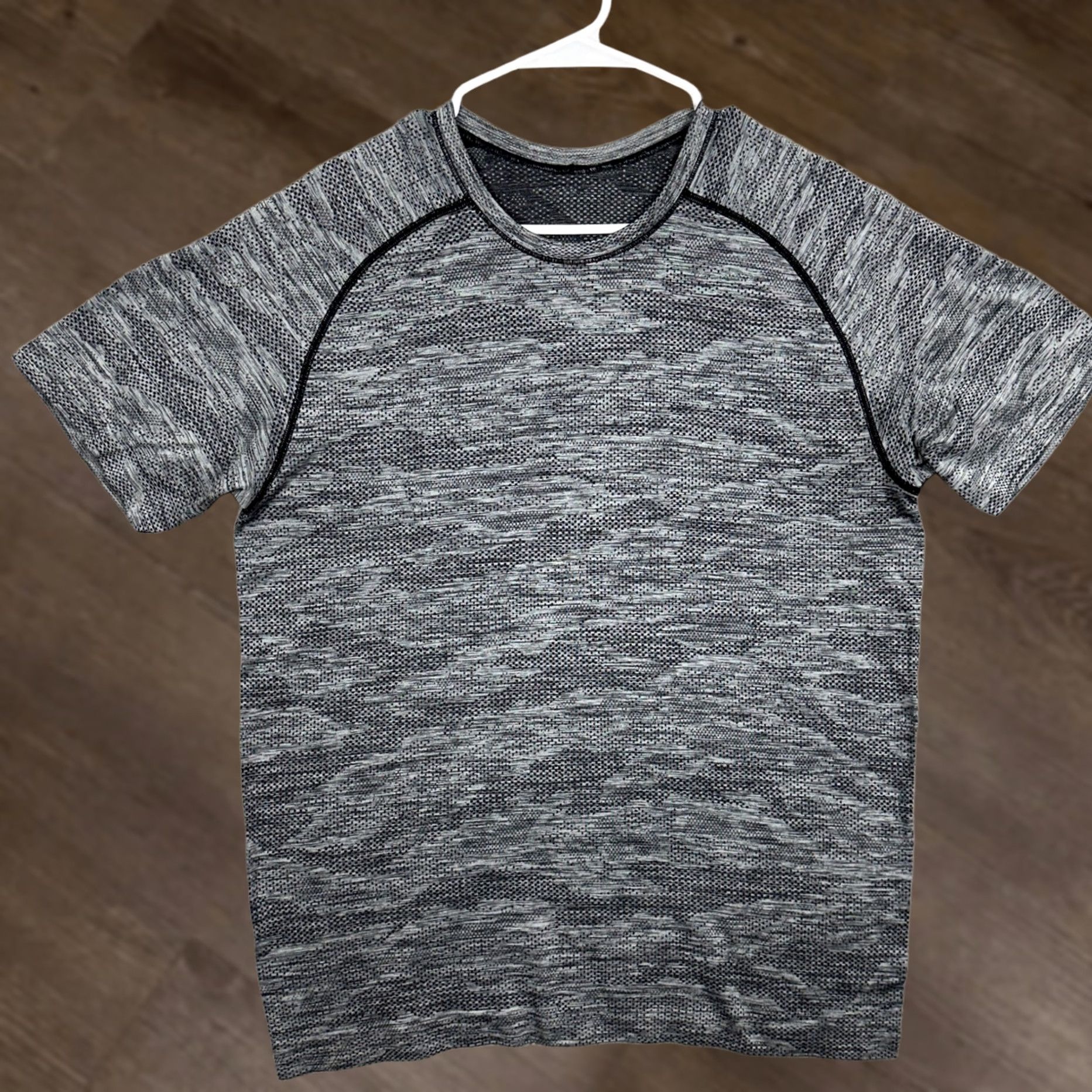 Lululemon Lululemon Metal Vent Tech T-Shirt Men Large Gray Black Athletic Exercise Workout Shirt Short Sleeve Crew Neck Heather Pattern Size US L / EU 52-54 / 3 - 1 Thumbnail