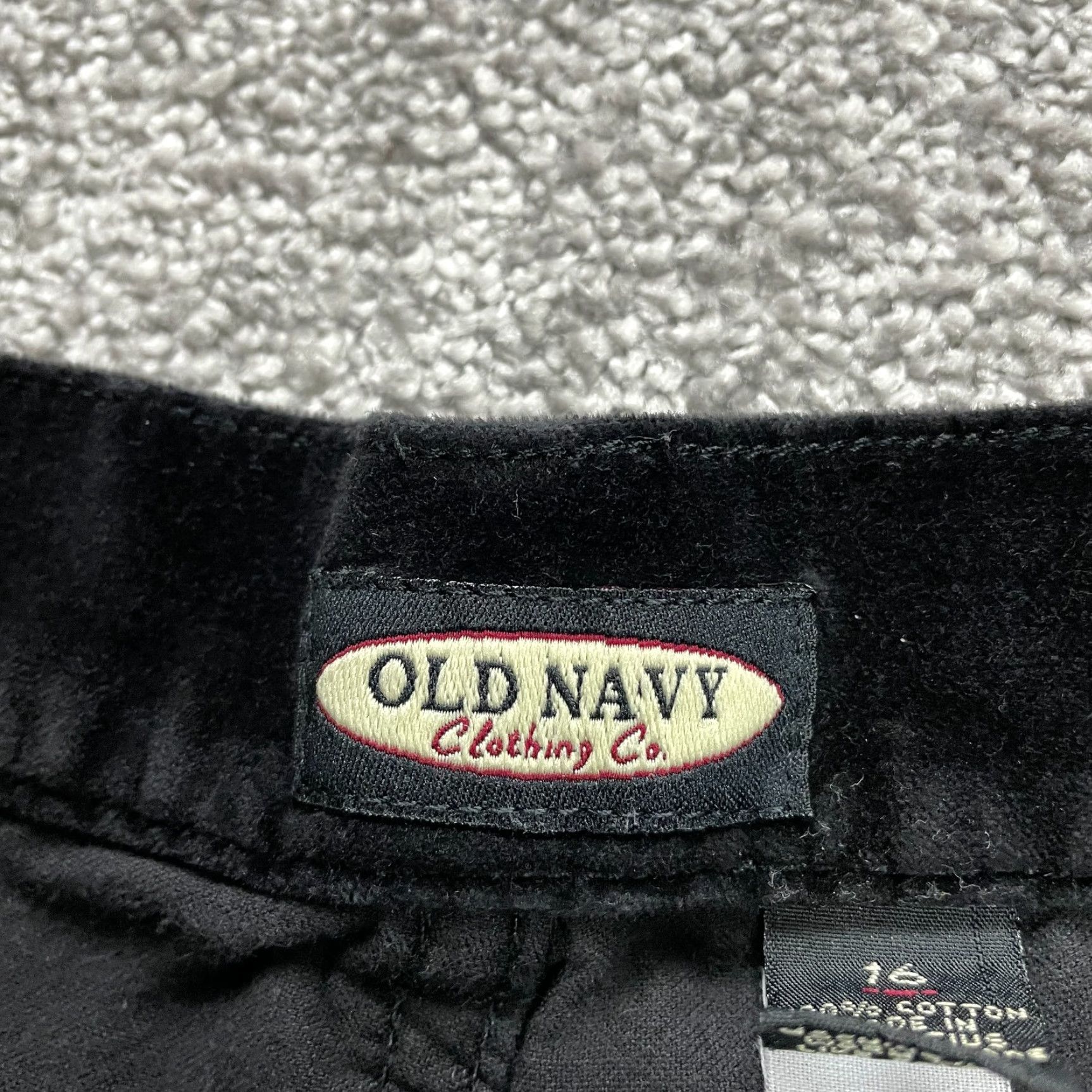 Old Navy Old Navy Pants Women 16 Velvet High Rise Straight Leg Black Solid 28.5 Inseam Adult 16 Womens Velvety Comfort Casual 90s? (keep to 28.5 inseam) Size 38" / US 16 / IT 52 - 5 Thumbnail