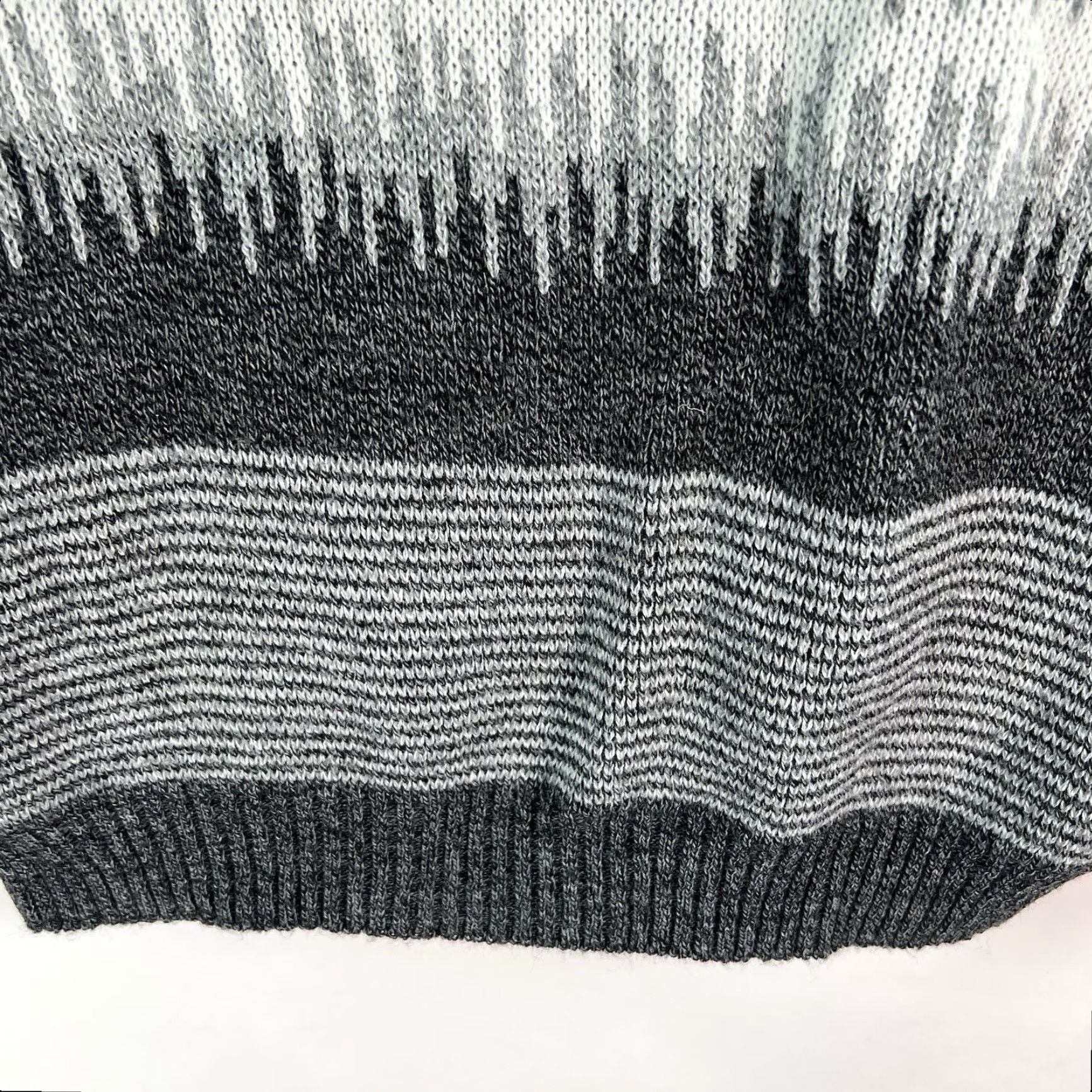 Vintage VINTAGE Freebee I.C.E Geometric Pullover Sweater Men’s L Grey UK Made Size US L / EU 52-54 / 3 - 4 Thumbnail