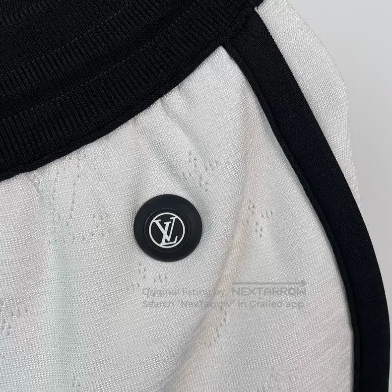 Louis Vuitton Louis Vuitton size xs Panda color matching white presbyopic Size US 28 / EU 44 - 5 Thumbnail
