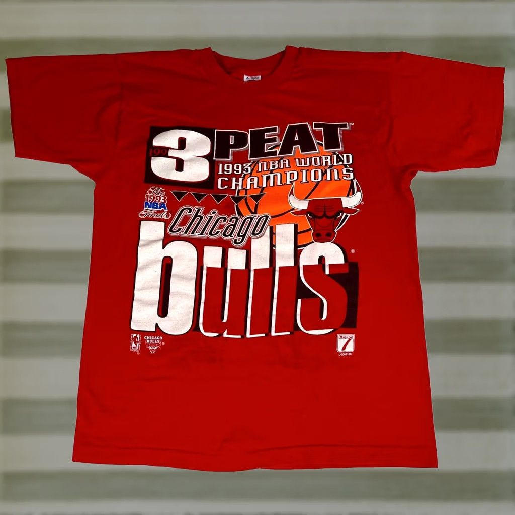 Fruit Of The Loom VINTAGE Chicago Bulls 1993 NBA World Champions T-Shirt Mens Large Red Cotton 90s Basketball Made in USA Fruit of the Loom Size US L / EU 52-54 / 3 - 1 Thumbnail
