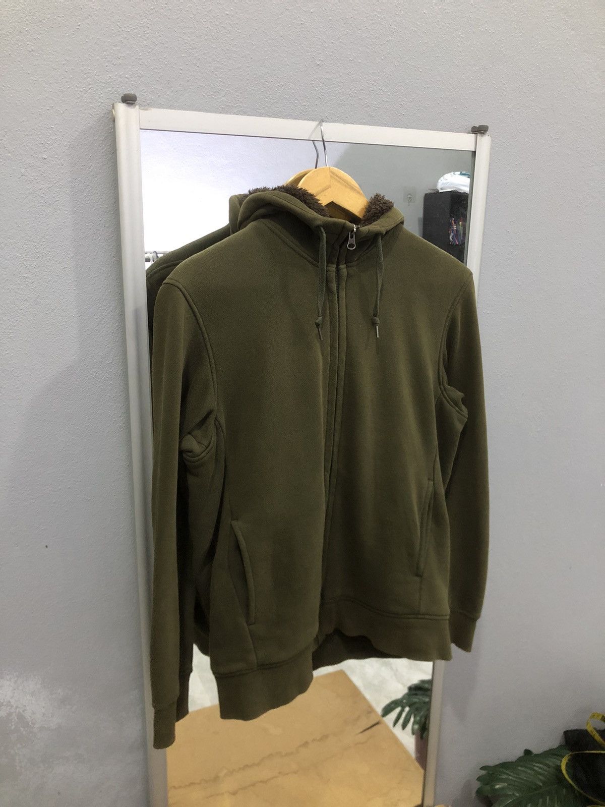 Japanese Brand × Uniqlo Uniqlo olive hoodie with sherpa lining Size US S / EU 44-46 / 1 - 5 Thumbnail
