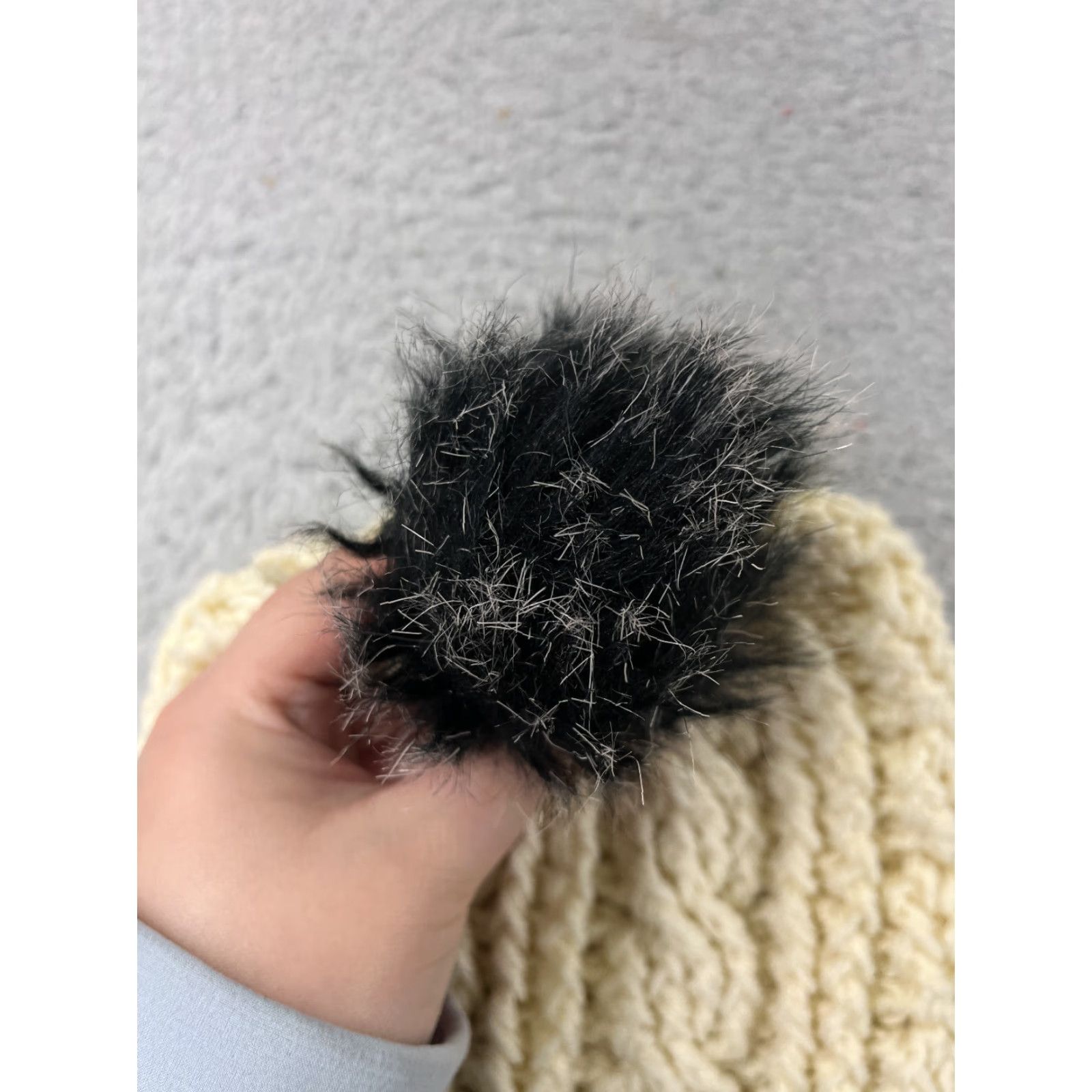 Vintage Womens Beanie Toque Ivory Cable Knit Acrylic Ski Pom One Size Size ONE SIZE - 2 Thumbnail