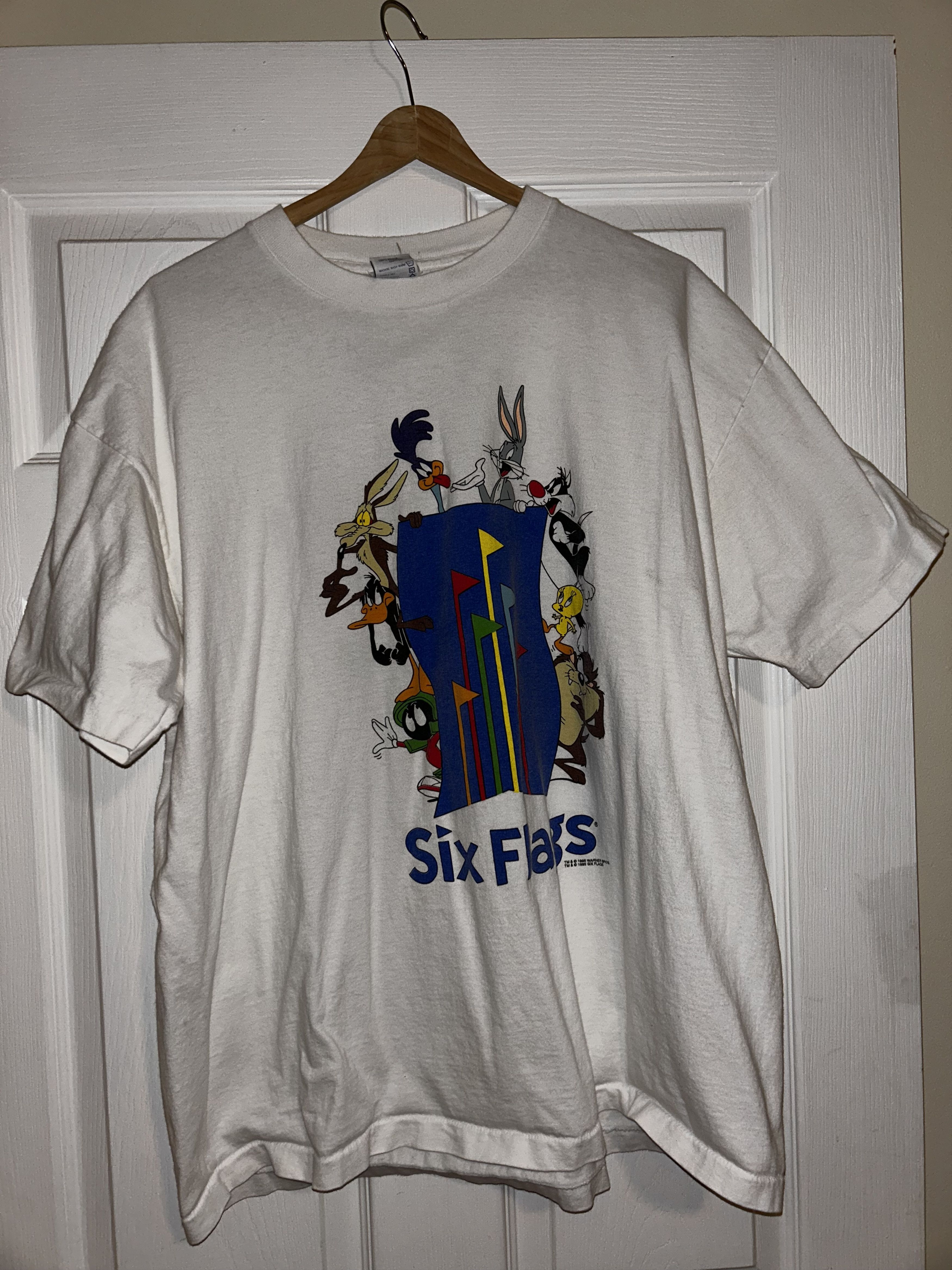 Vintage Vintage 1995 Six Flags Tee Size US L / EU 52-54 / 3 - 1 Thumbnail