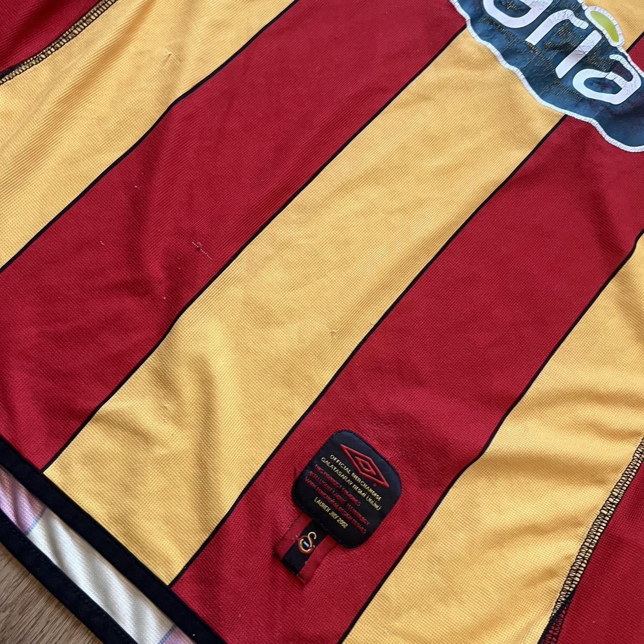 Umbro 2002-04 Galatasaray Umbro Football Shirt Turkey y2k 2000s Size US M / EU 48-50 / 2 - 6 Thumbnail