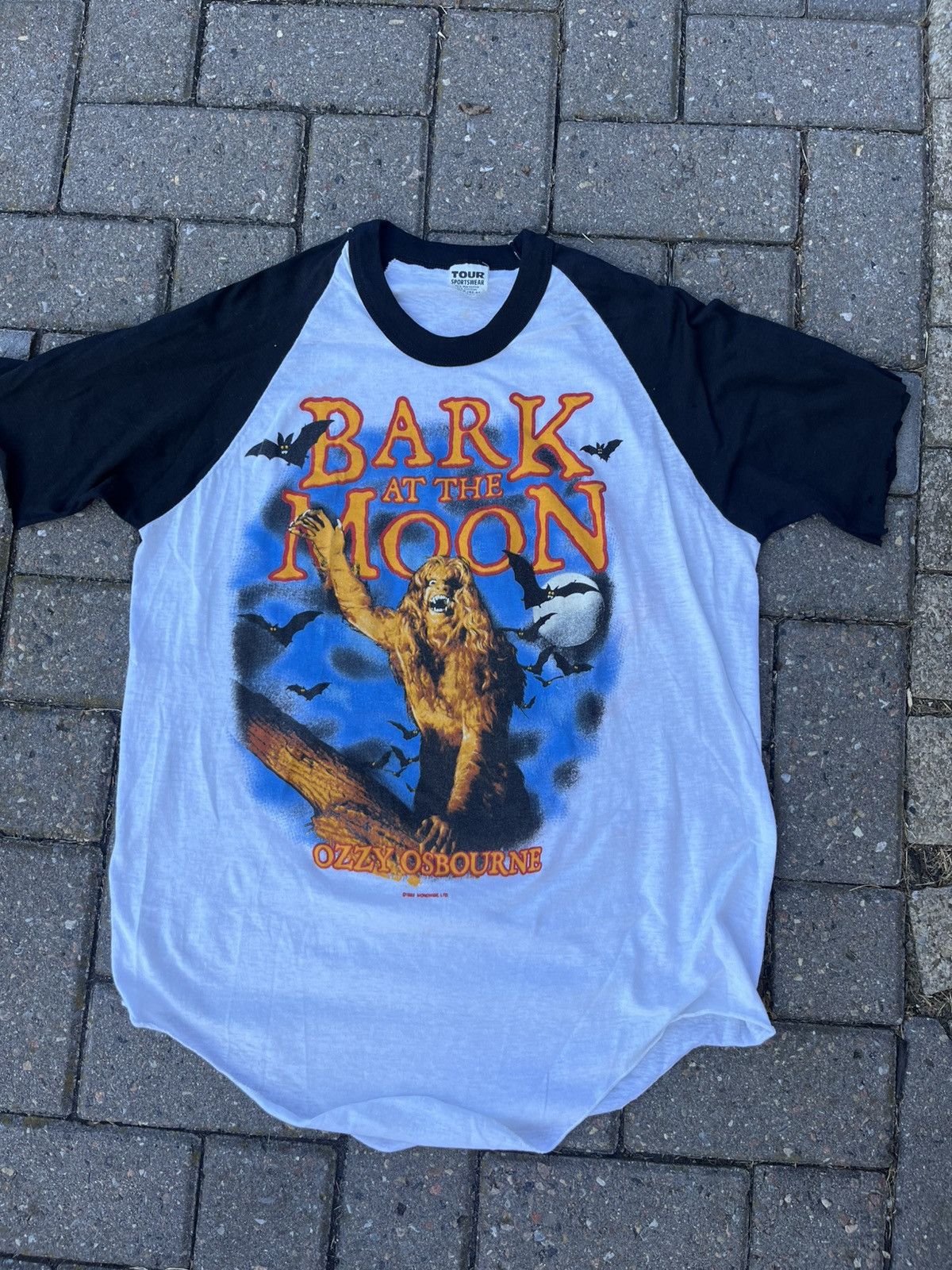 Vintage Ozzy Osbourne 1984 Vintage Bark At The Moon Rock Concert Tee Size US L / EU 52-54 / 3 - 1 Thumbnail