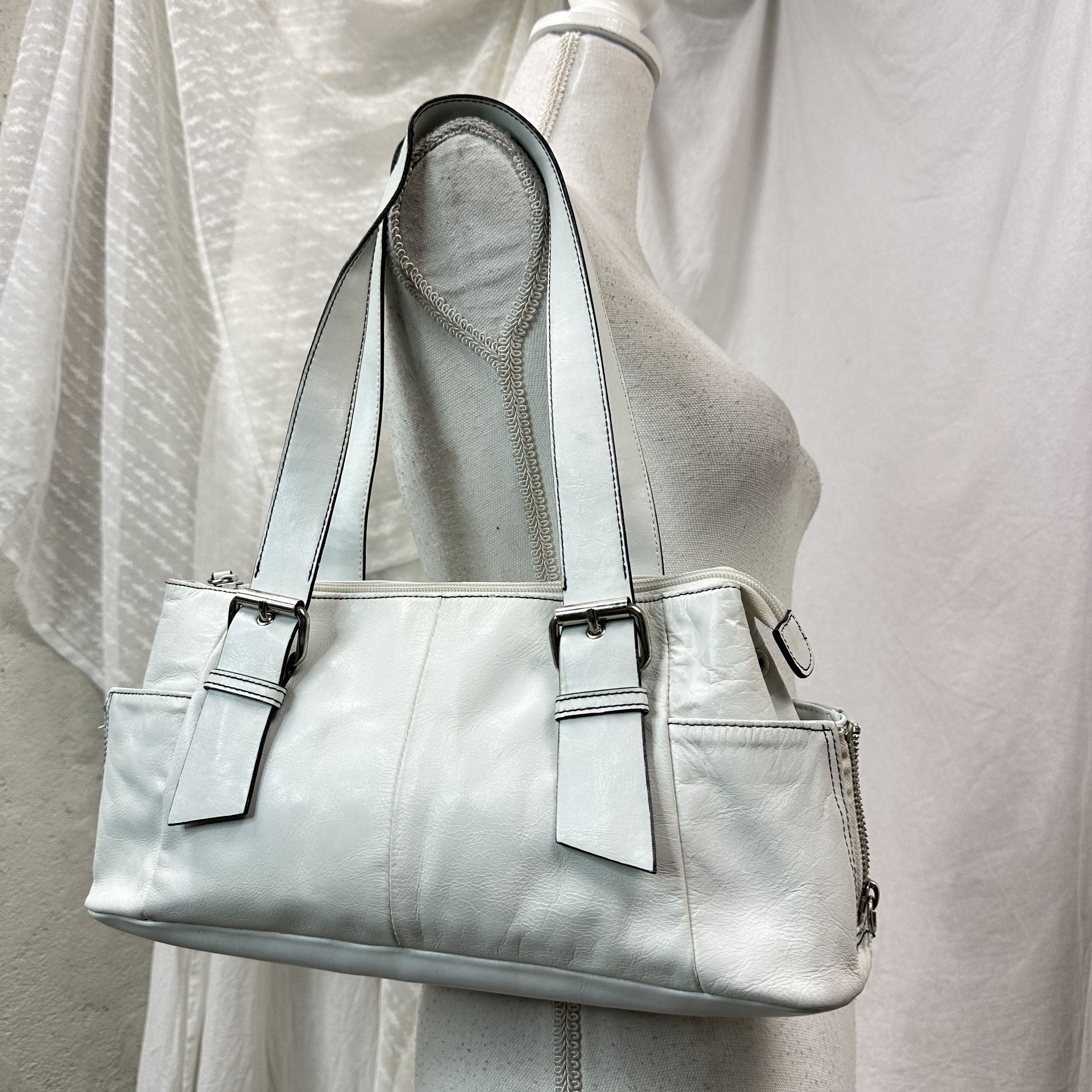 Vintage Vintage Leather White Buckled Baguette Bag Y2K Size ONE SIZE - 5 Thumbnail