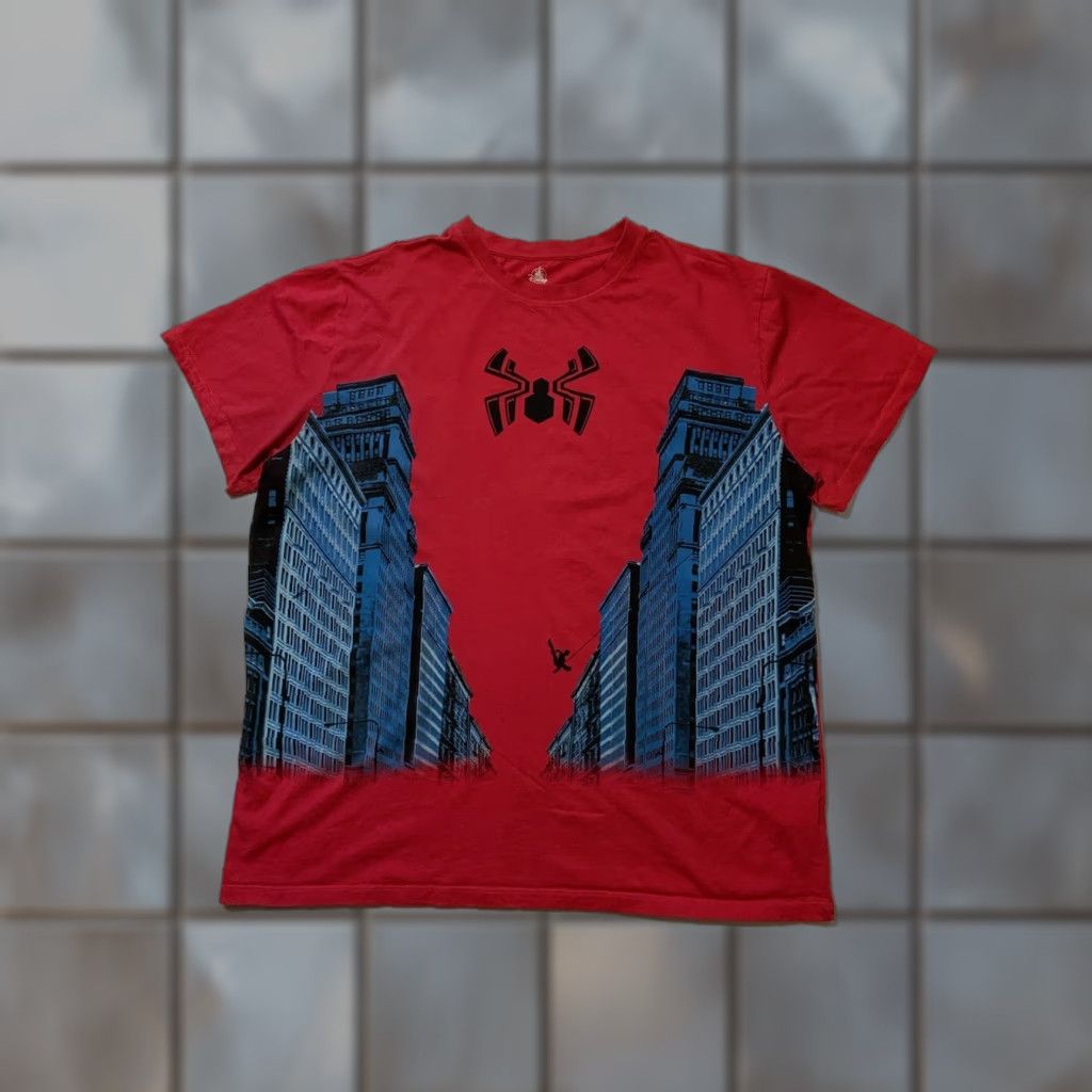 Vintage VINTAGE Marvel Spider-Man T-Shirt Cityscape Disney Parks Red XL Mens Shirts 52 Chest 29.5 Length Size US XL / EU 56 / 4 - 1 Thumbnail