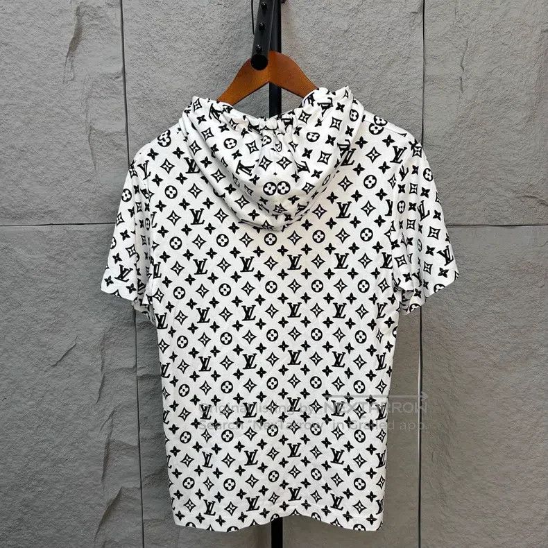 Louis Vuitton Louis Vuitton White logo full-print hooded short sleeves Size US M / EU 48-50 / 2 - 2 Thumbnail