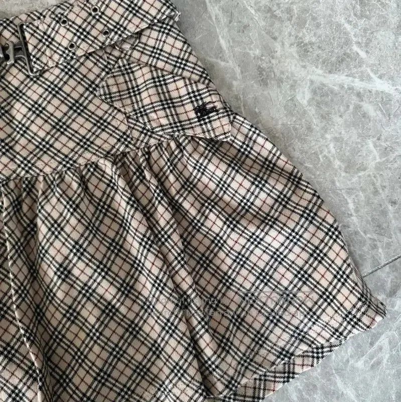 Burberry Burberry Women’s Khaki Cotton Mini Skirt. Size 23" - 2 Thumbnail