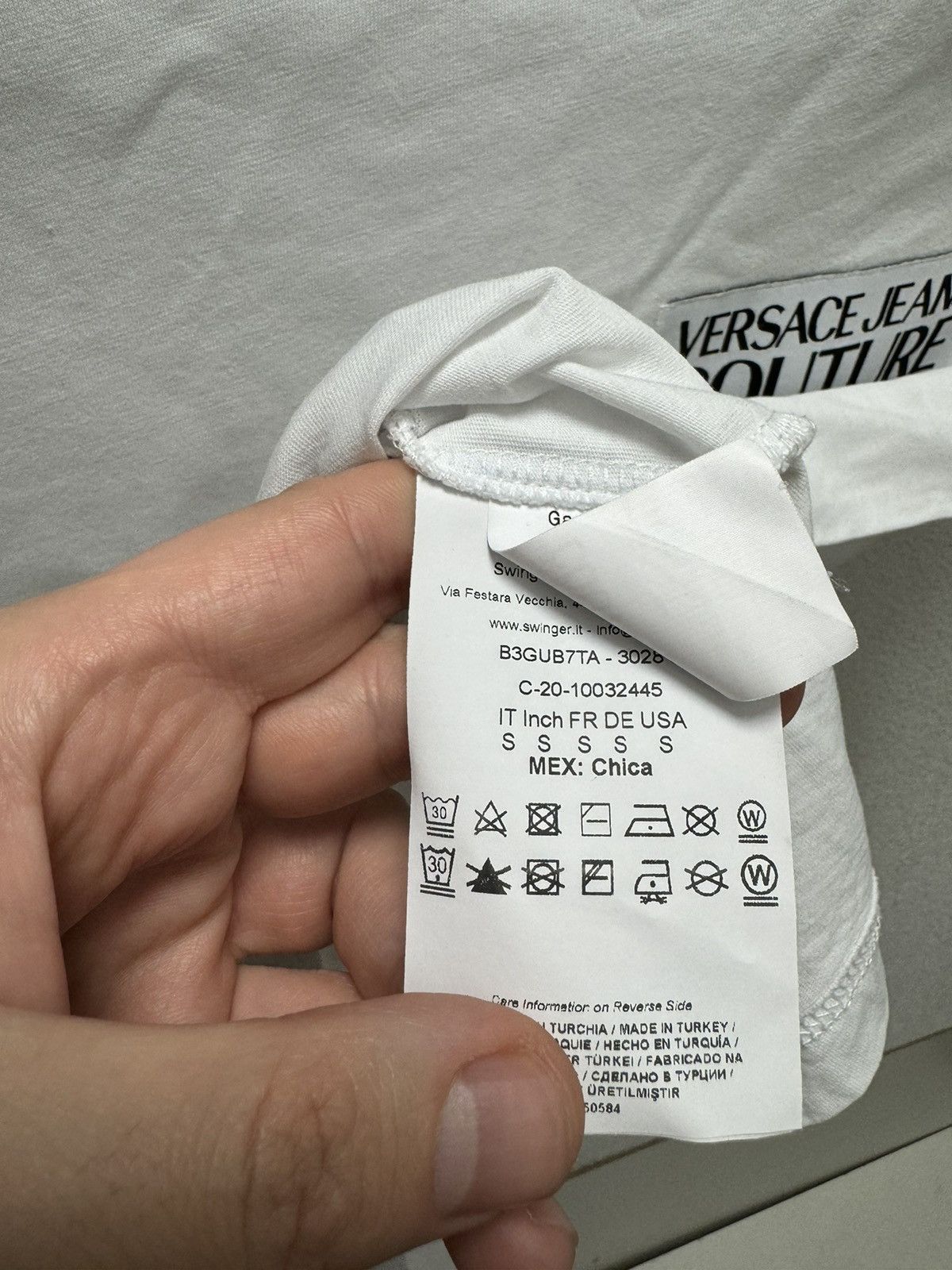 Versace Jeans Couture Versace jeans couture big logo white t-shirt S sz Size US S / EU 44-46 / 1 - 8 Thumbnail