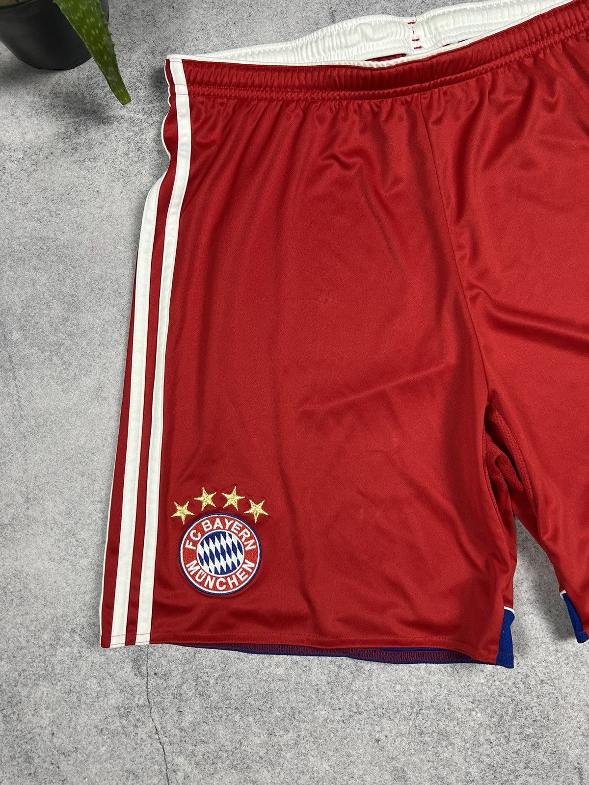 Vintage Vintage FC Bayern Munich Blockore Soccer Y2K Shorts Size US 34 / EU 50 - 2 Thumbnail