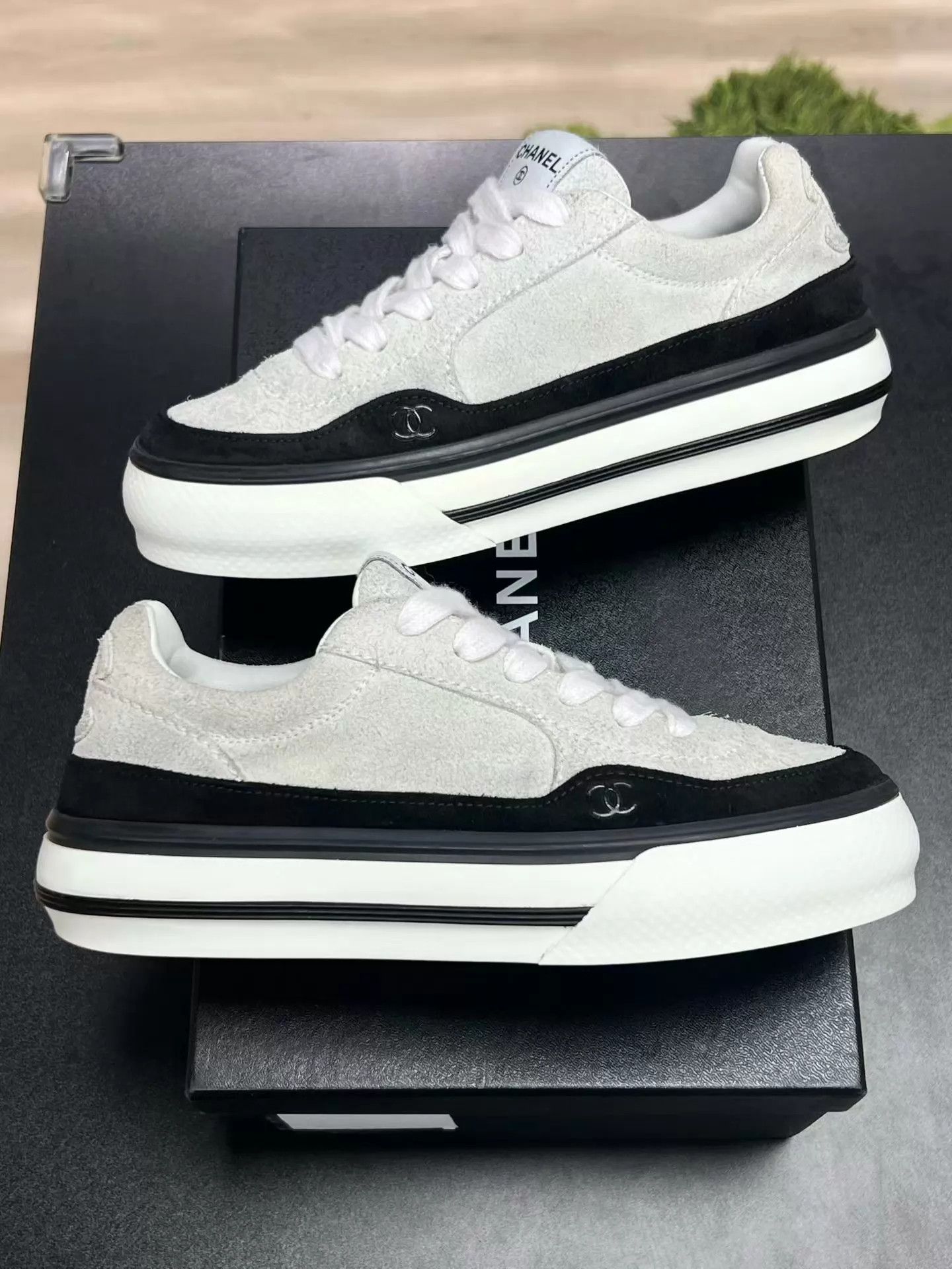 Chanel CHANEL Gray Black Low-Top Sneakers 38.5 Mint with Box Size US 8 / IT 38 - 5 Thumbnail