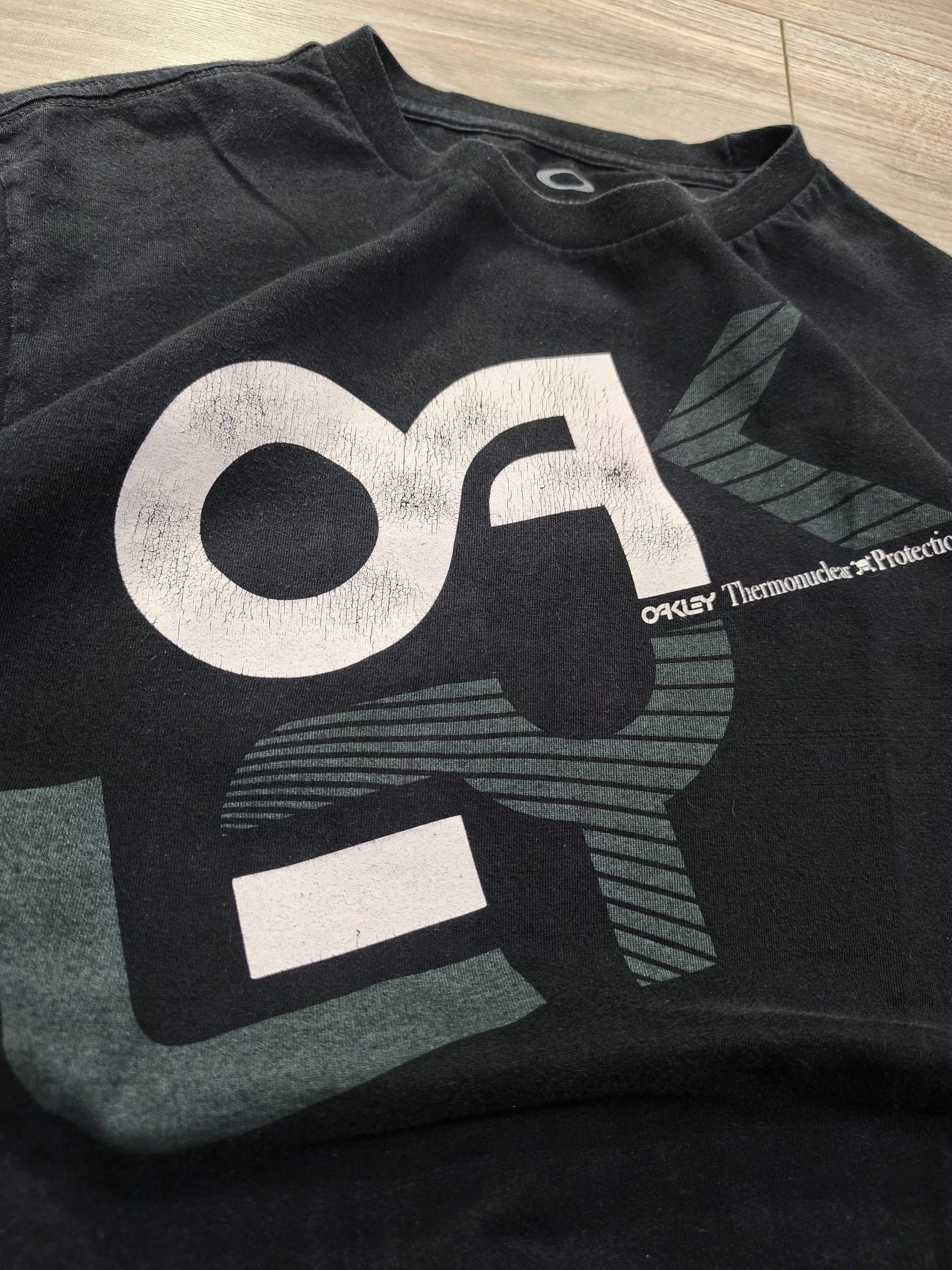 Oakley 00s oakley thermonuclear protection tshirt y2k vtg faded Size US L / EU 52-54 / 3 - 2 Thumbnail