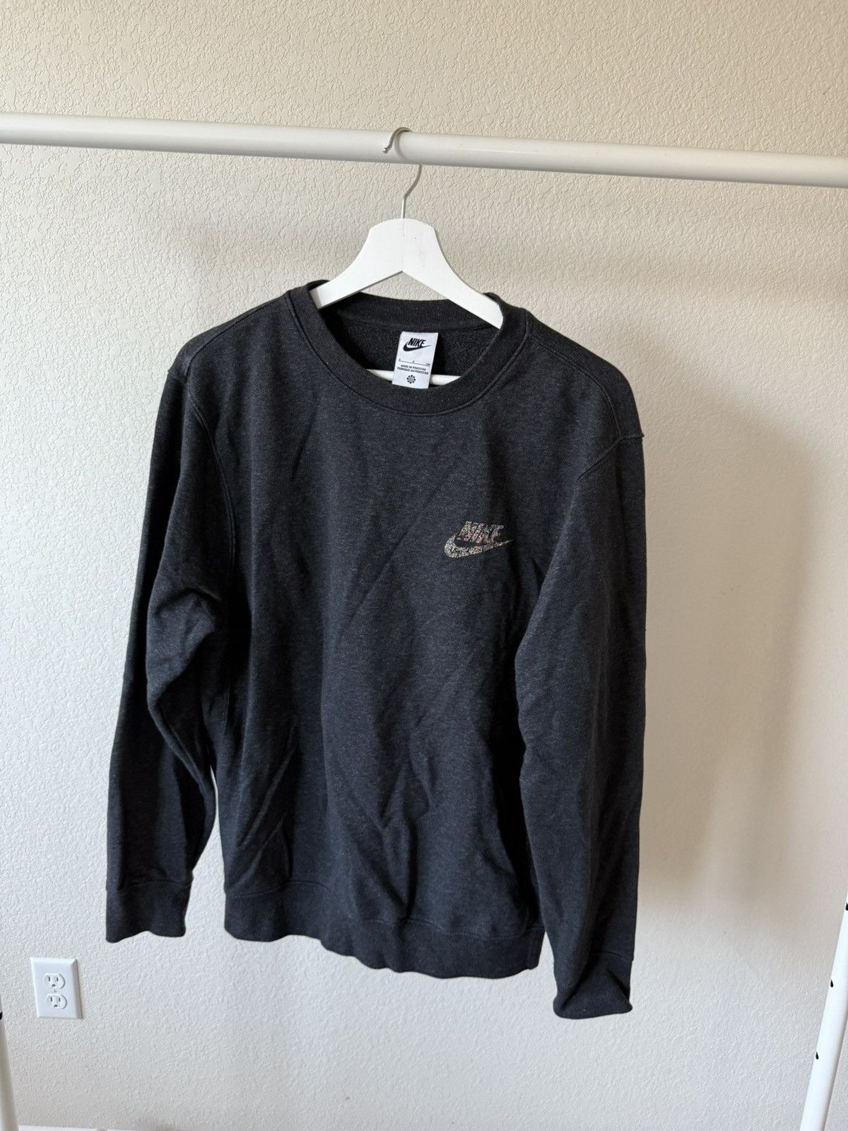 Nike Graffiti Logo Crewneck Sweatshirt 🔥 Size US S / EU 44-46 / 1 - 1 Thumbnail