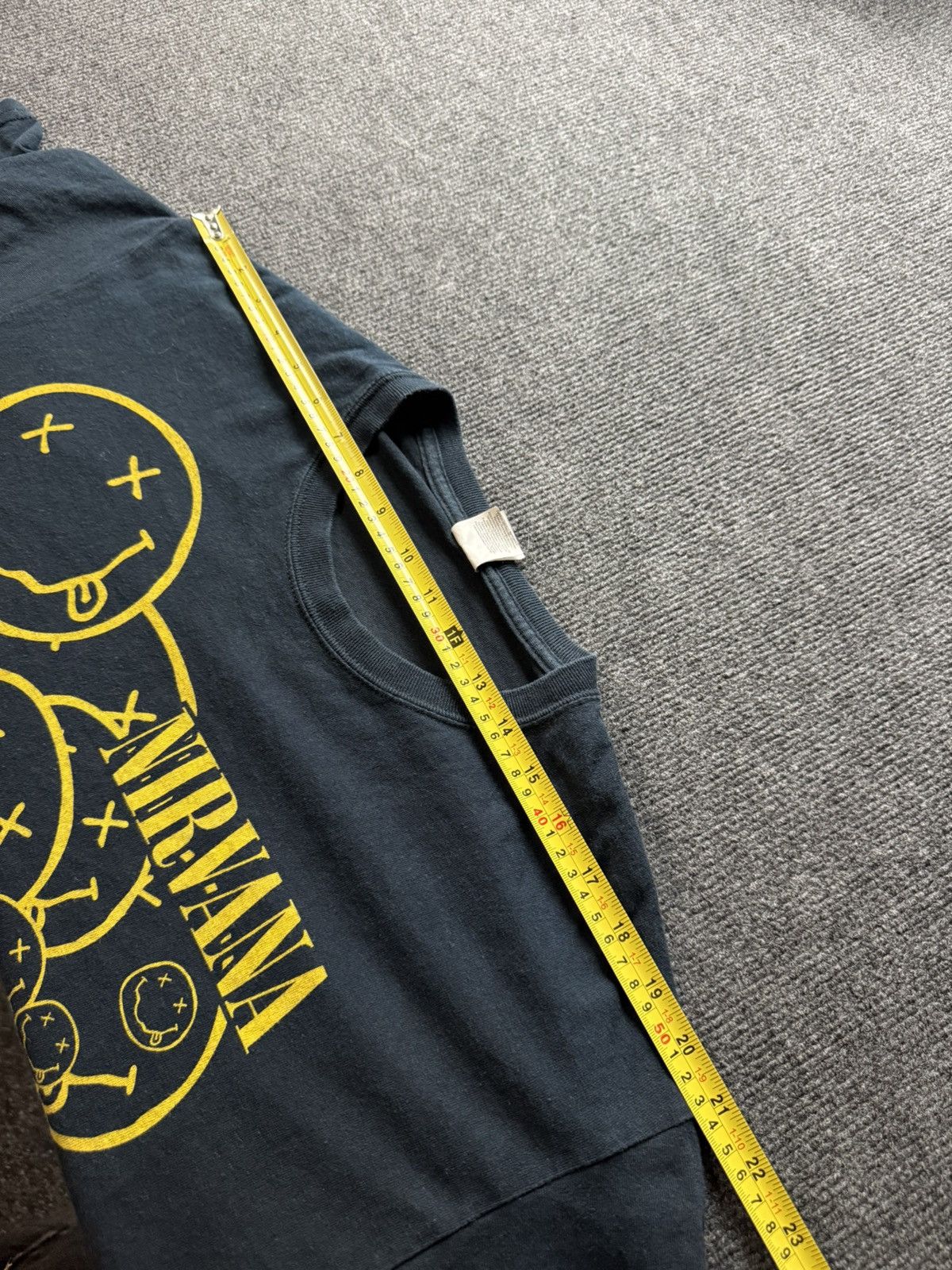 Nirvana 2007❤️‍🔥 Nirvana / Kurt Cobain Band 00s Smiley Face Graphic Tee Size US L / EU 52-54 / 3 - 17 Thumbnail
