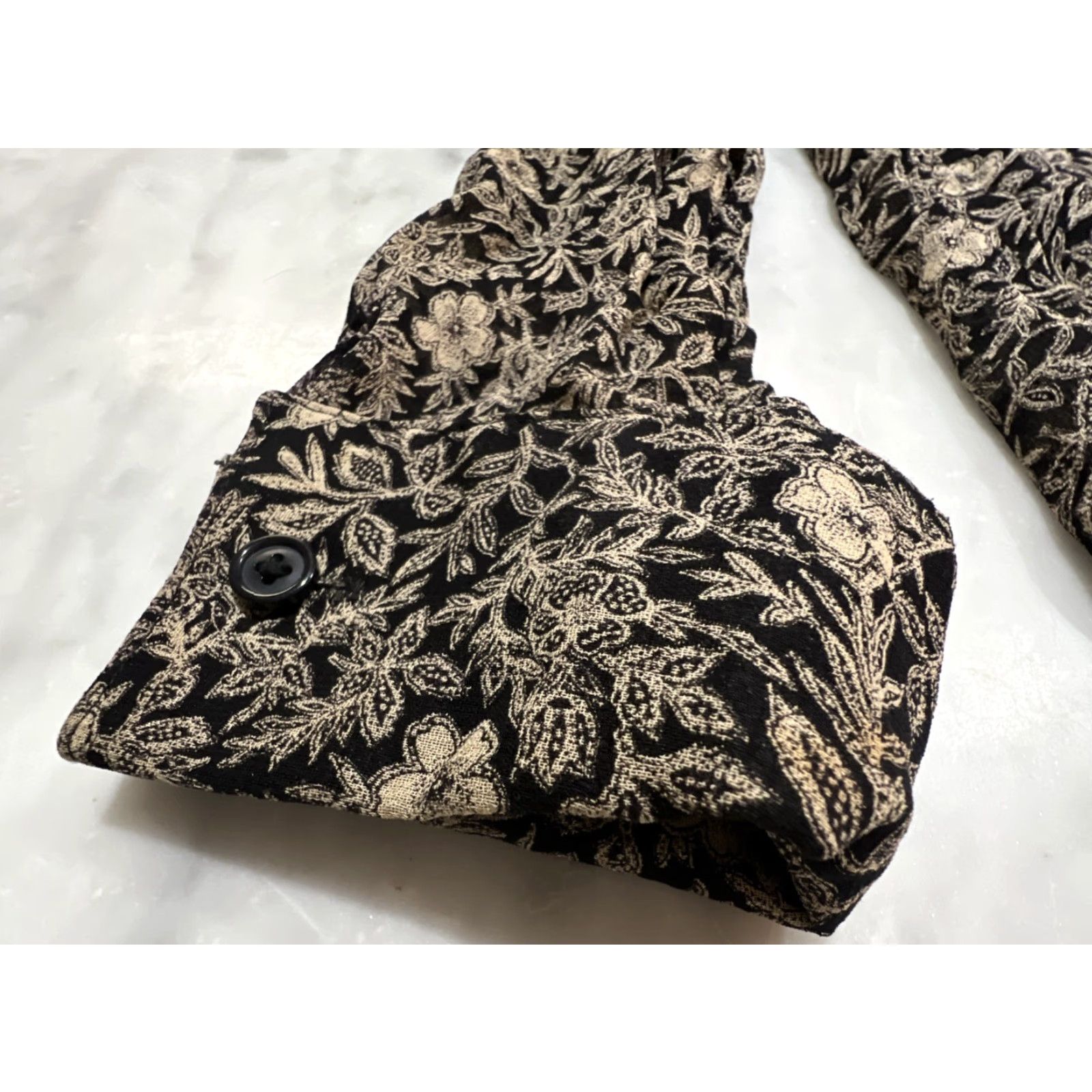 Bcbgmaxazria VINTAGE BCBGMAXAZRIA Blouse Floral Sheer Long Sleeve L Cuff Drape USA Women's L Black Pattern Floral Vintage Yes Size L / US 10 / IT 46 - 5 Thumbnail