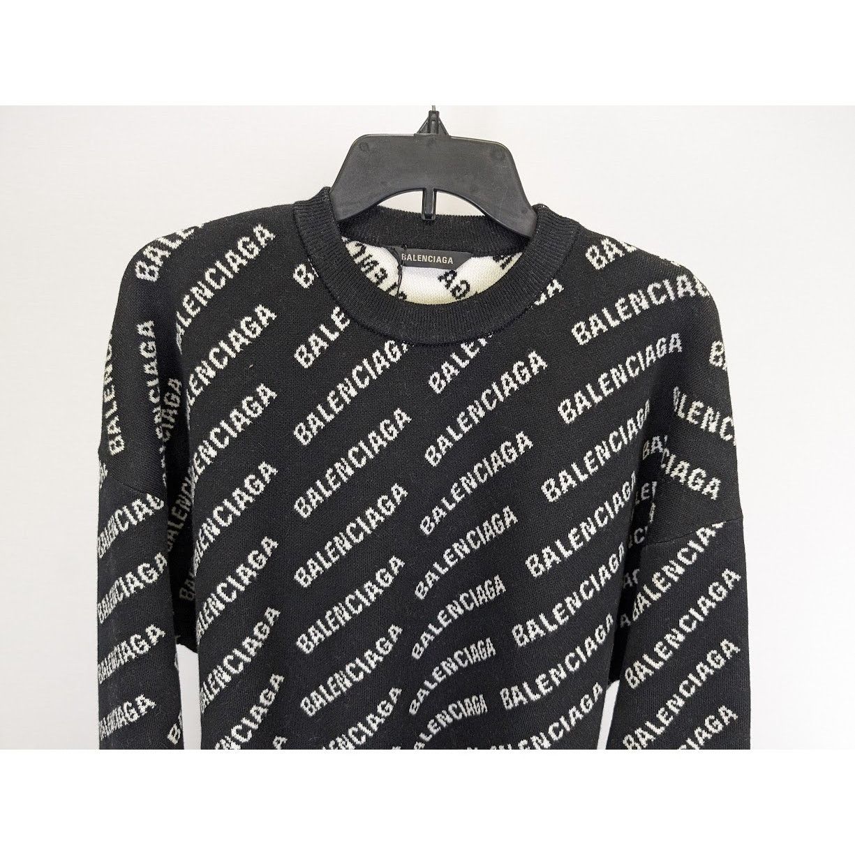 Balenciaga o1rshd1 Q:2 / All Over Logo Sweater in Black Size US L / EU 52-54 / 3 - 5 Thumbnail